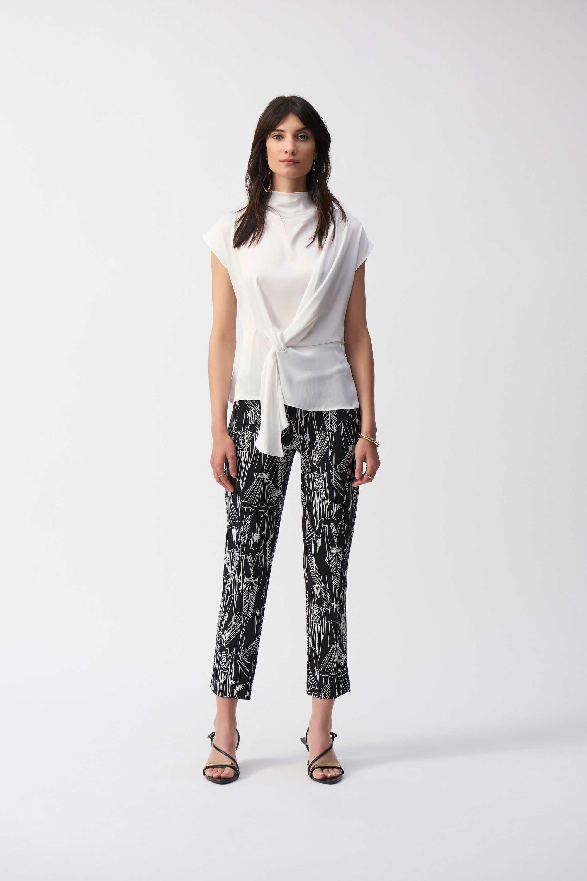 Shirt aus Satin mit kurzem Stehkragen und Raffungen