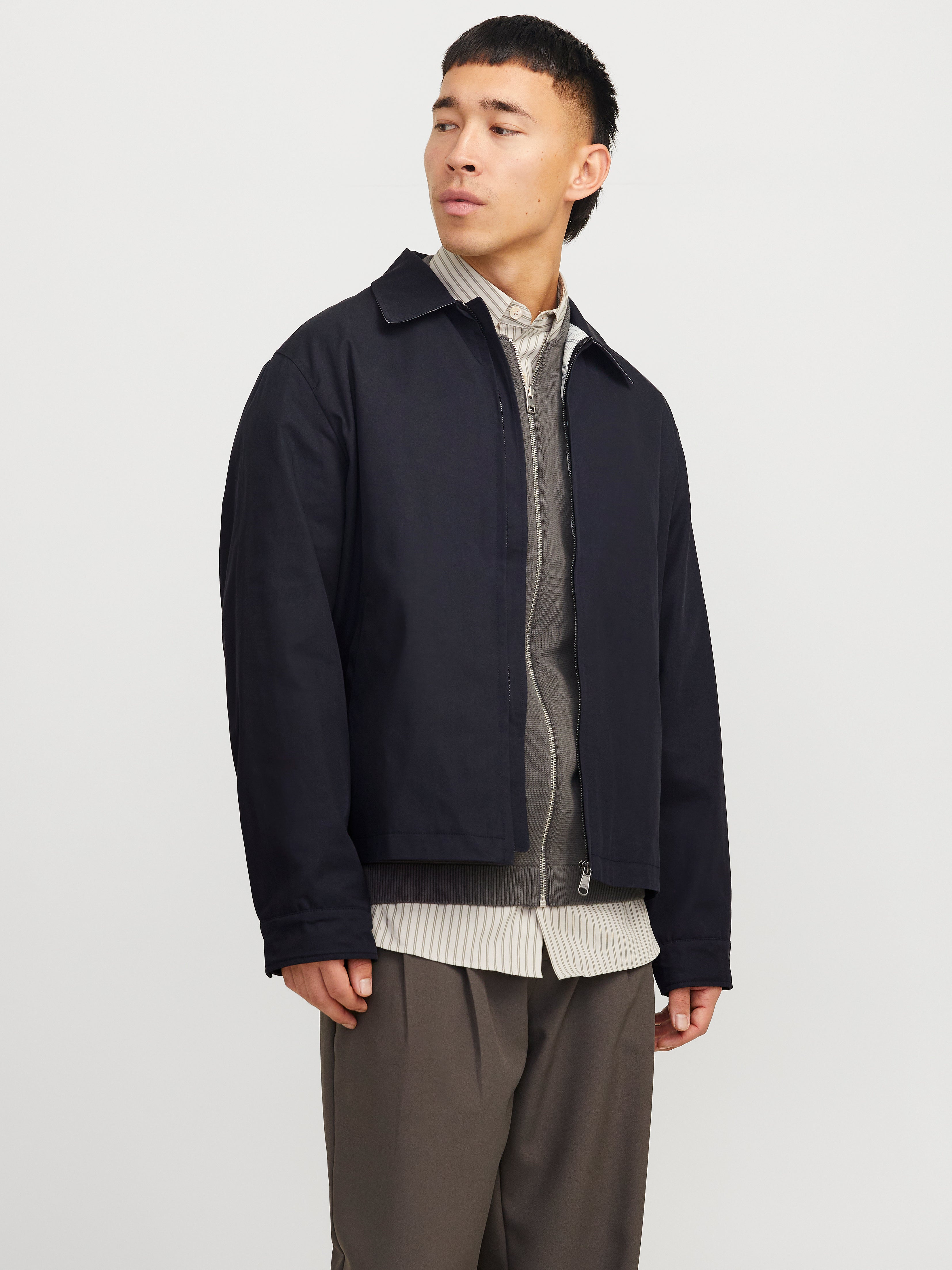 Bestseller Fliegerjacke für Erwachsene mit Fly-Away Kragen für einen edgy Look