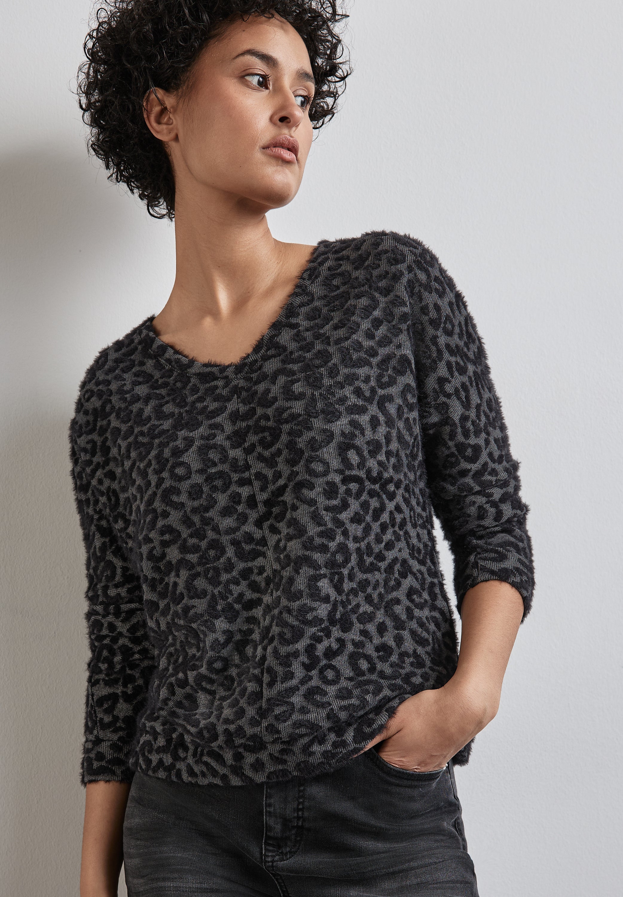 Street One Langarmshirt Damen Leo-Muster V-Ausschnitt Bündchen
