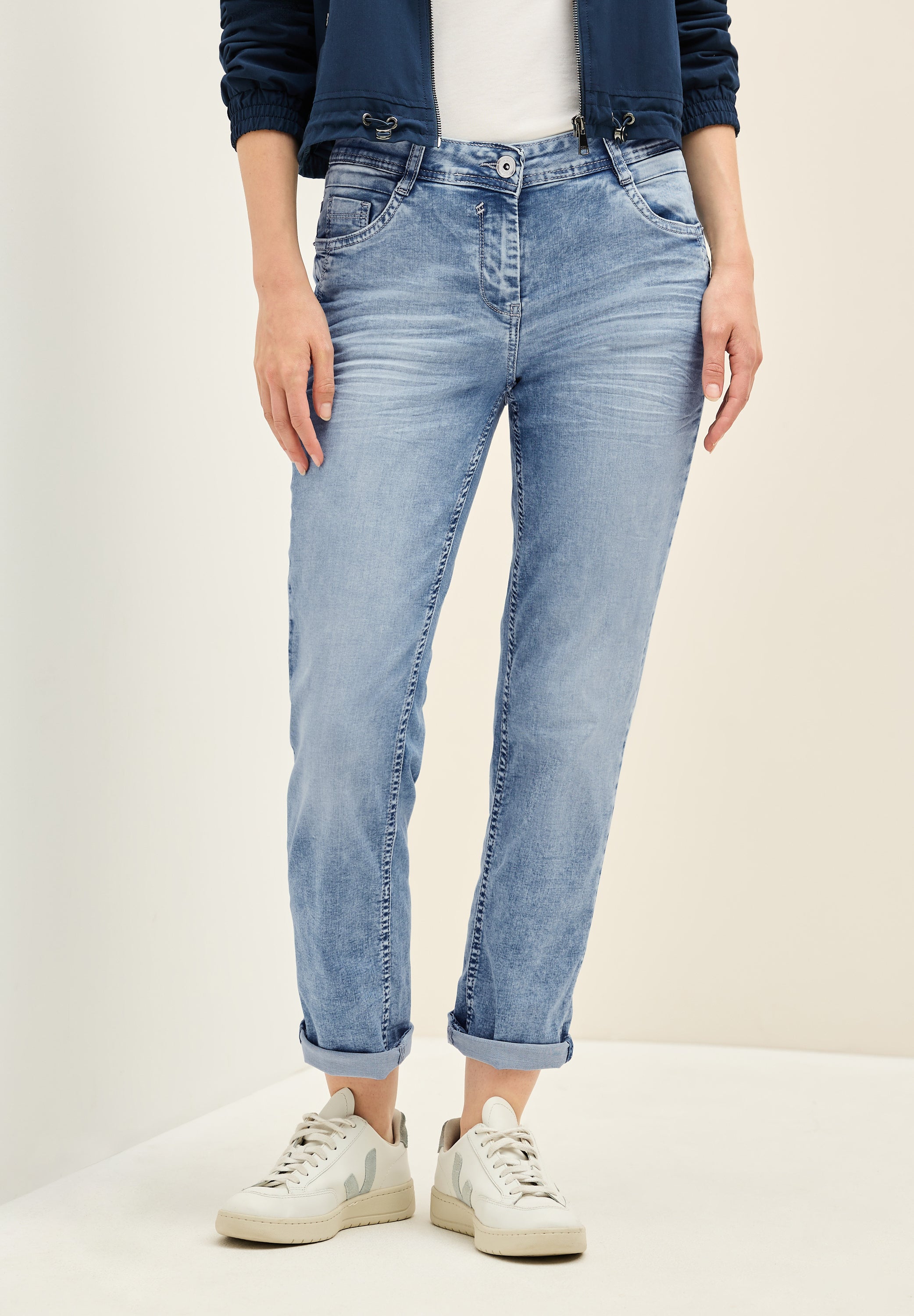 CECIL Jeanshose Damen Casual Fit Straight Legs hellblaue Waschung
