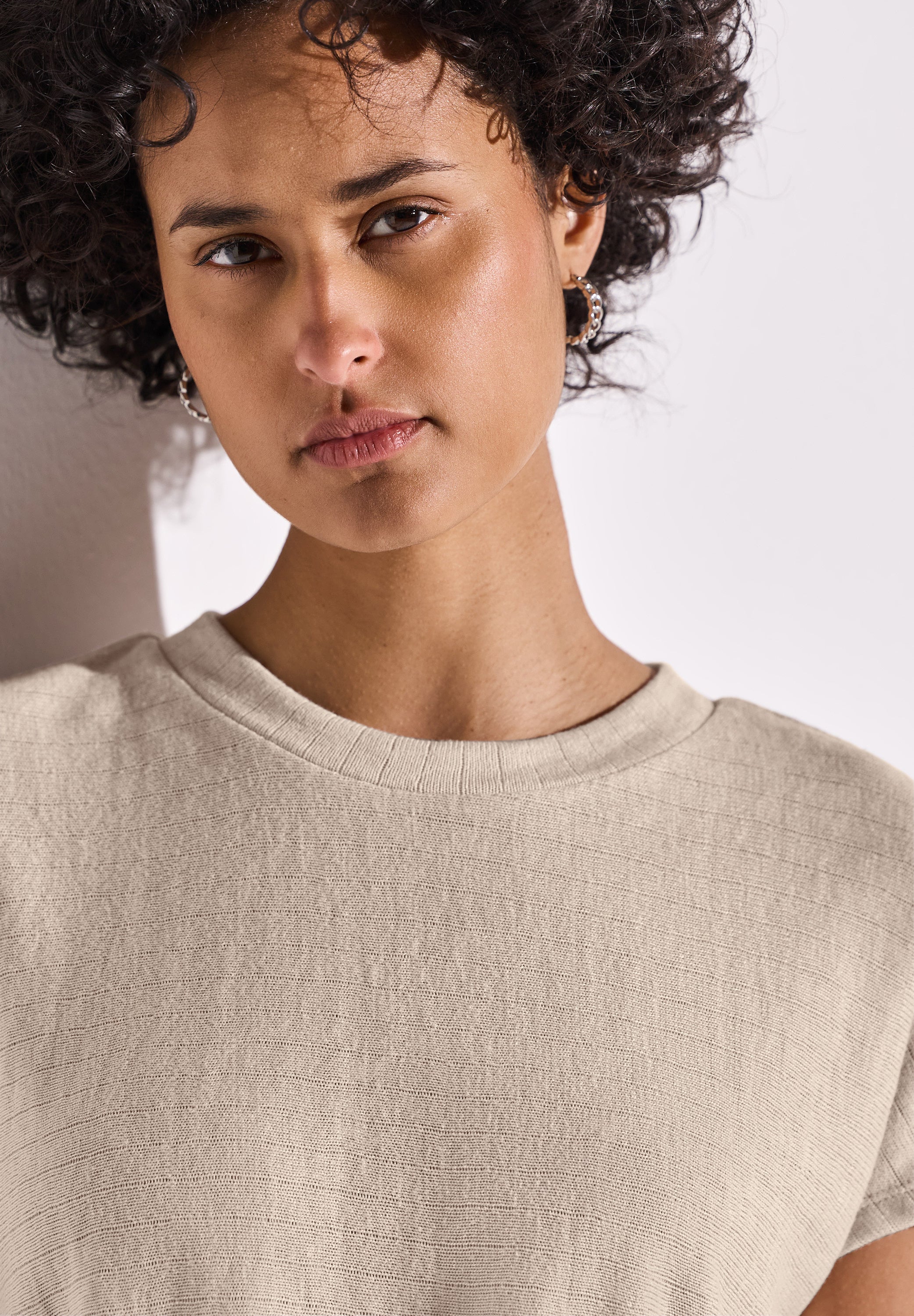Street One Damen-Shirt mit Strukturstreifen und lässiger Silhouette