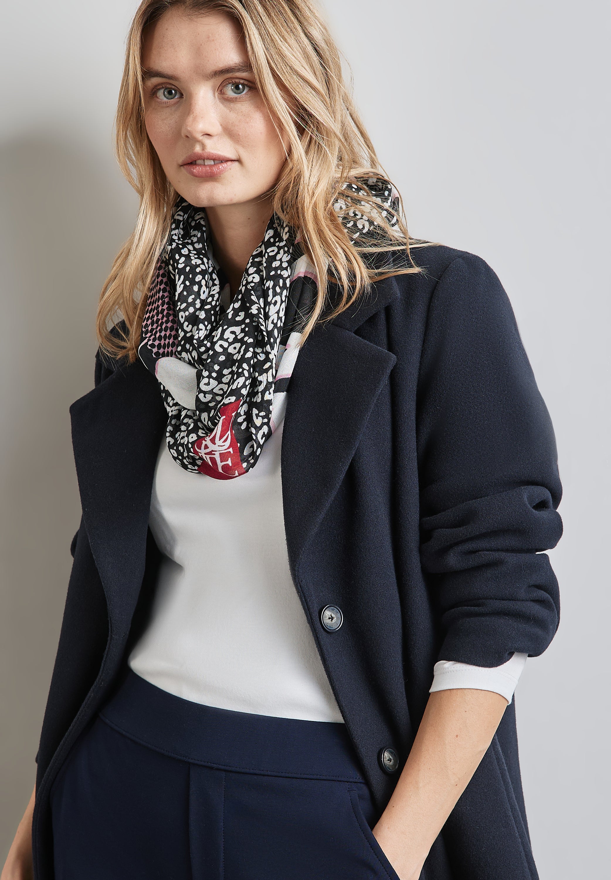 Street One Loop Schal Damen schwarz grafisches Muster