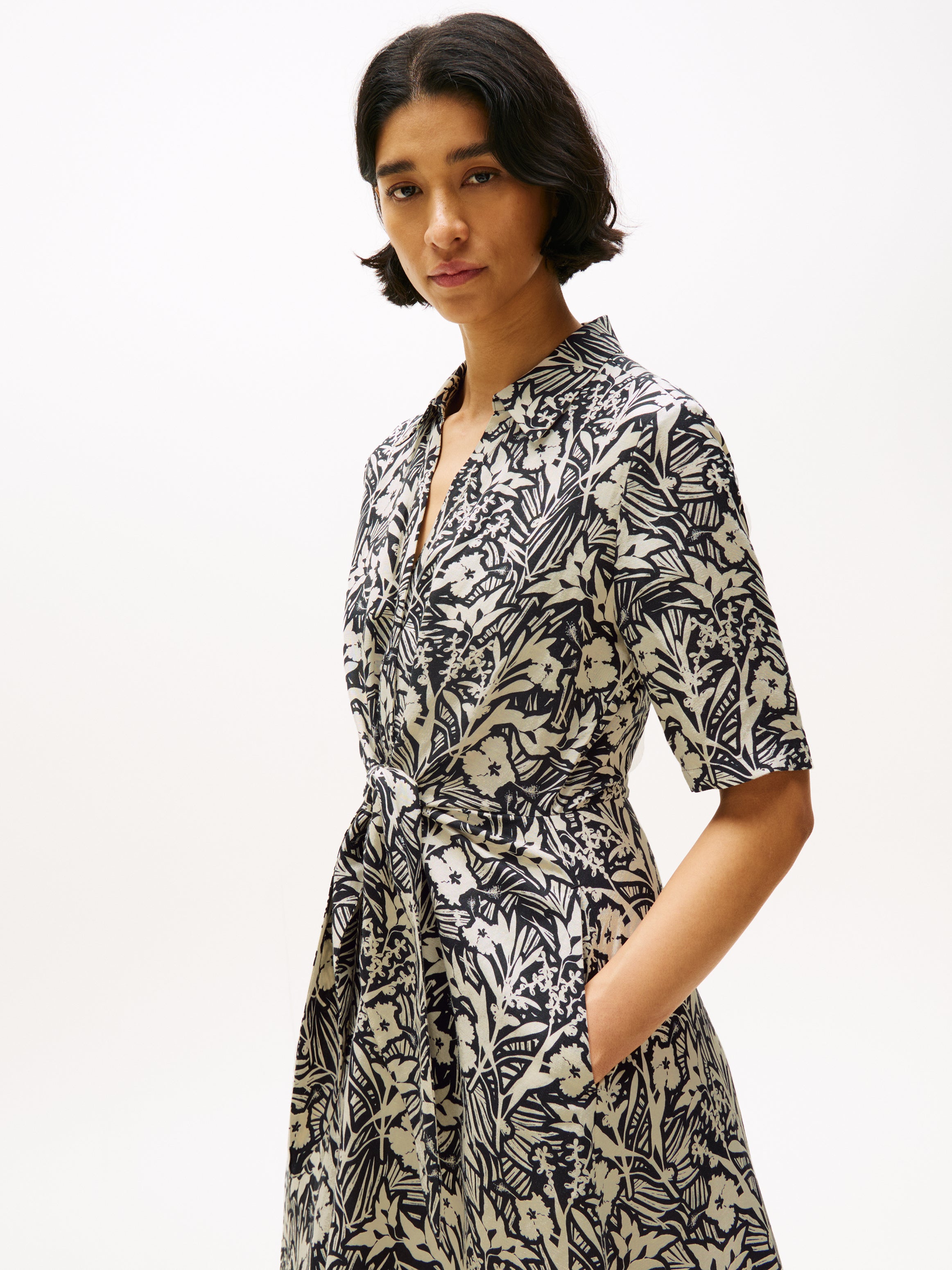 Theur LINEN VIS KNOTTED Sommerkleid für Damen mit tropischem Flair