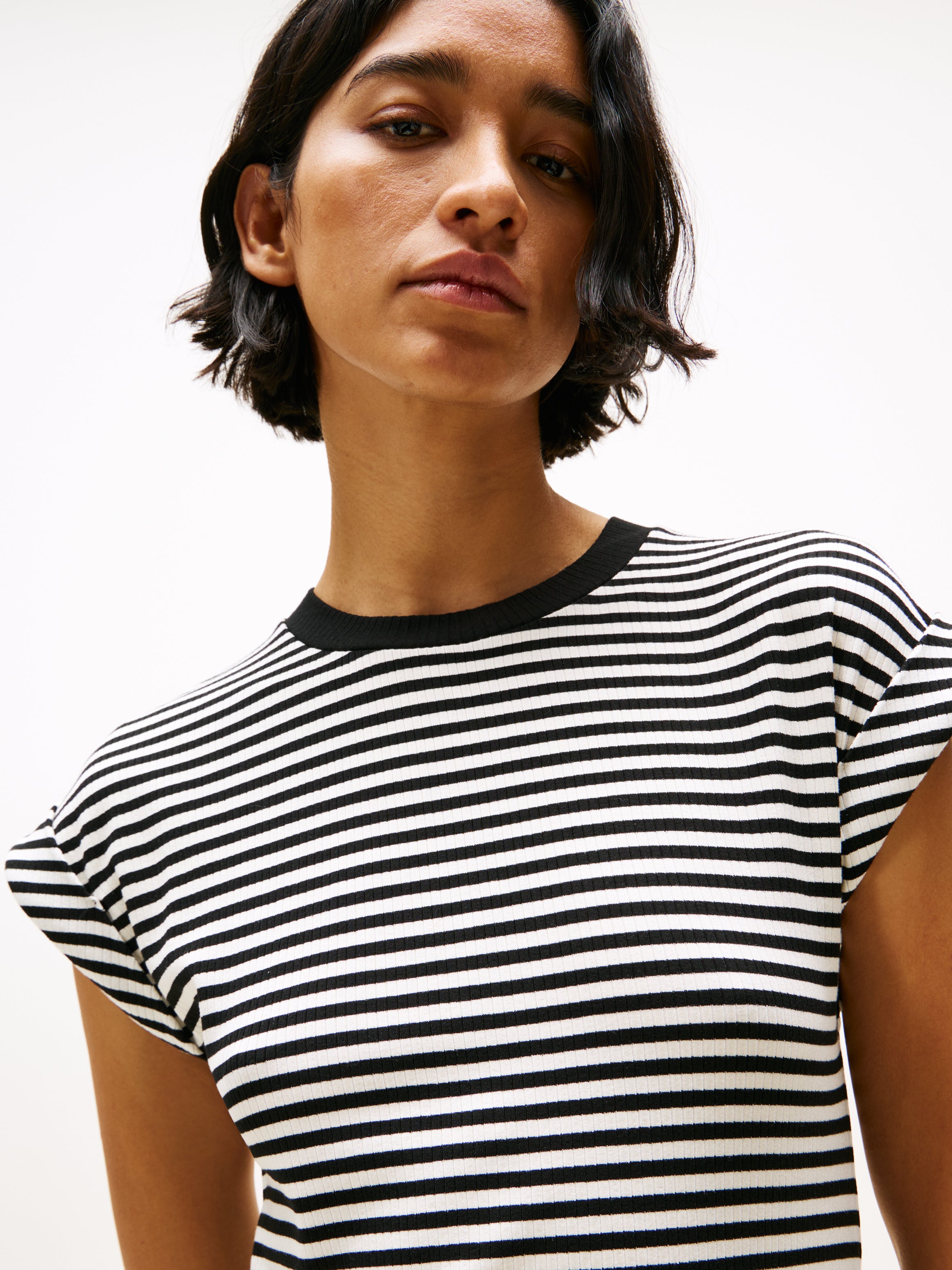 THEUR RIB SHORT REG TEE DRS Damen Kleid ecru/schwarz