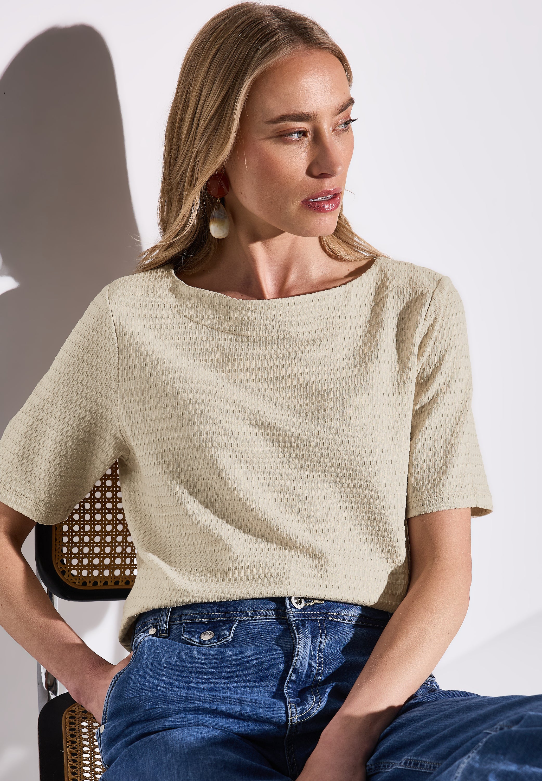 Street One Damen T-Shirt mit feinem Strukturmuster und U-Boot-Ausschnitt