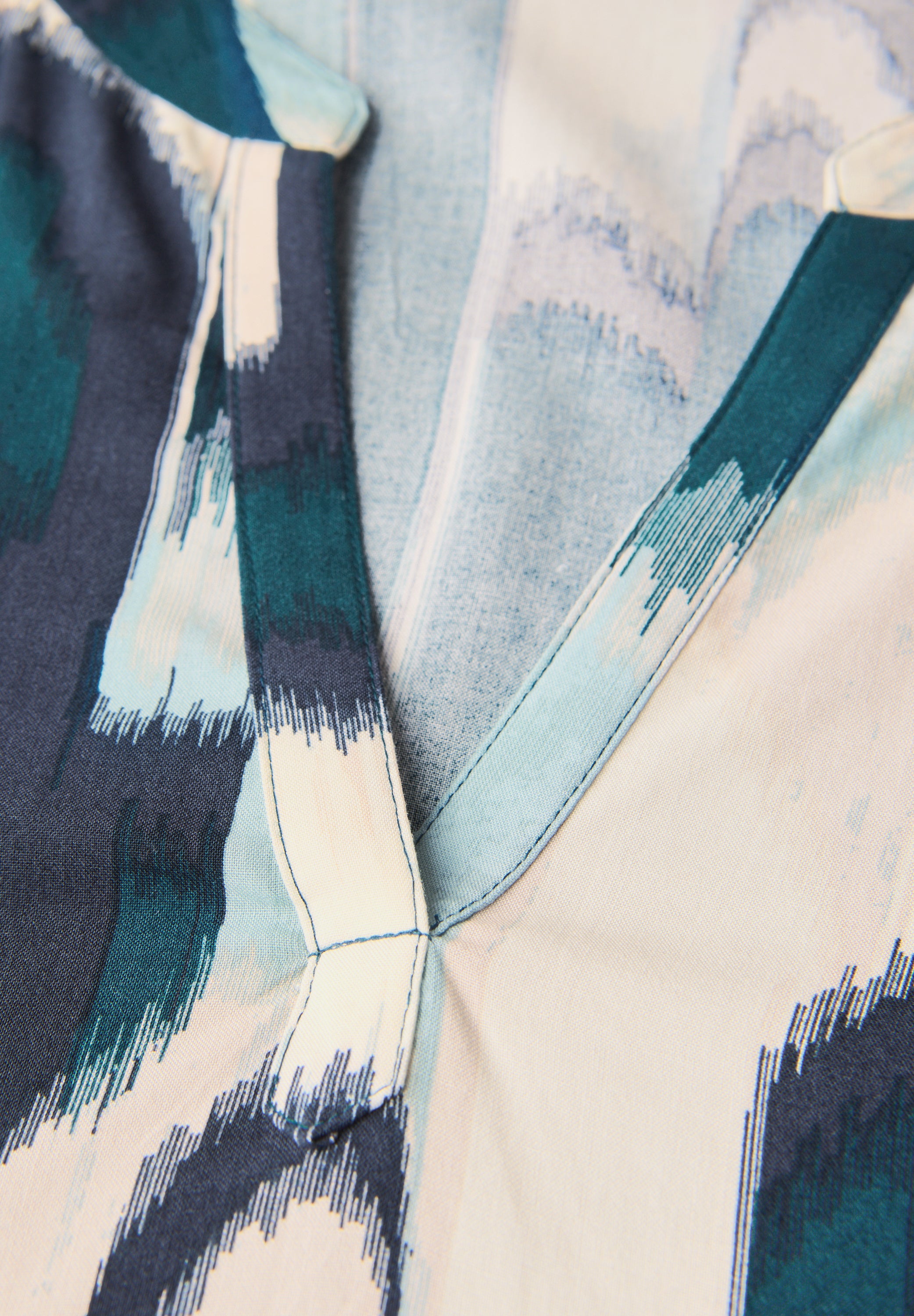 Blusenshirt mit Ikat Print