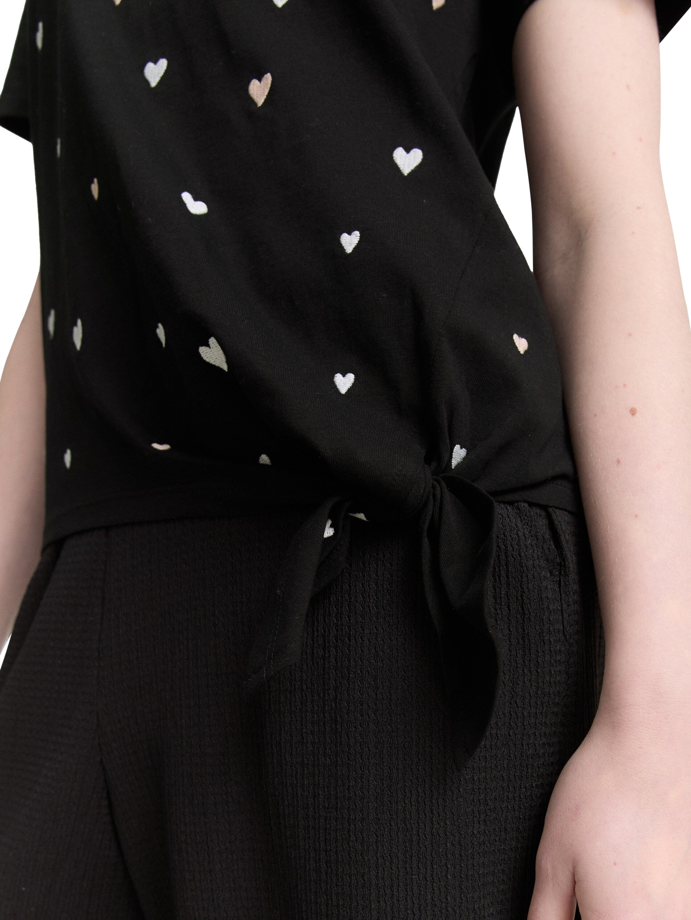 T-Shirt mit Herz-Stickerei