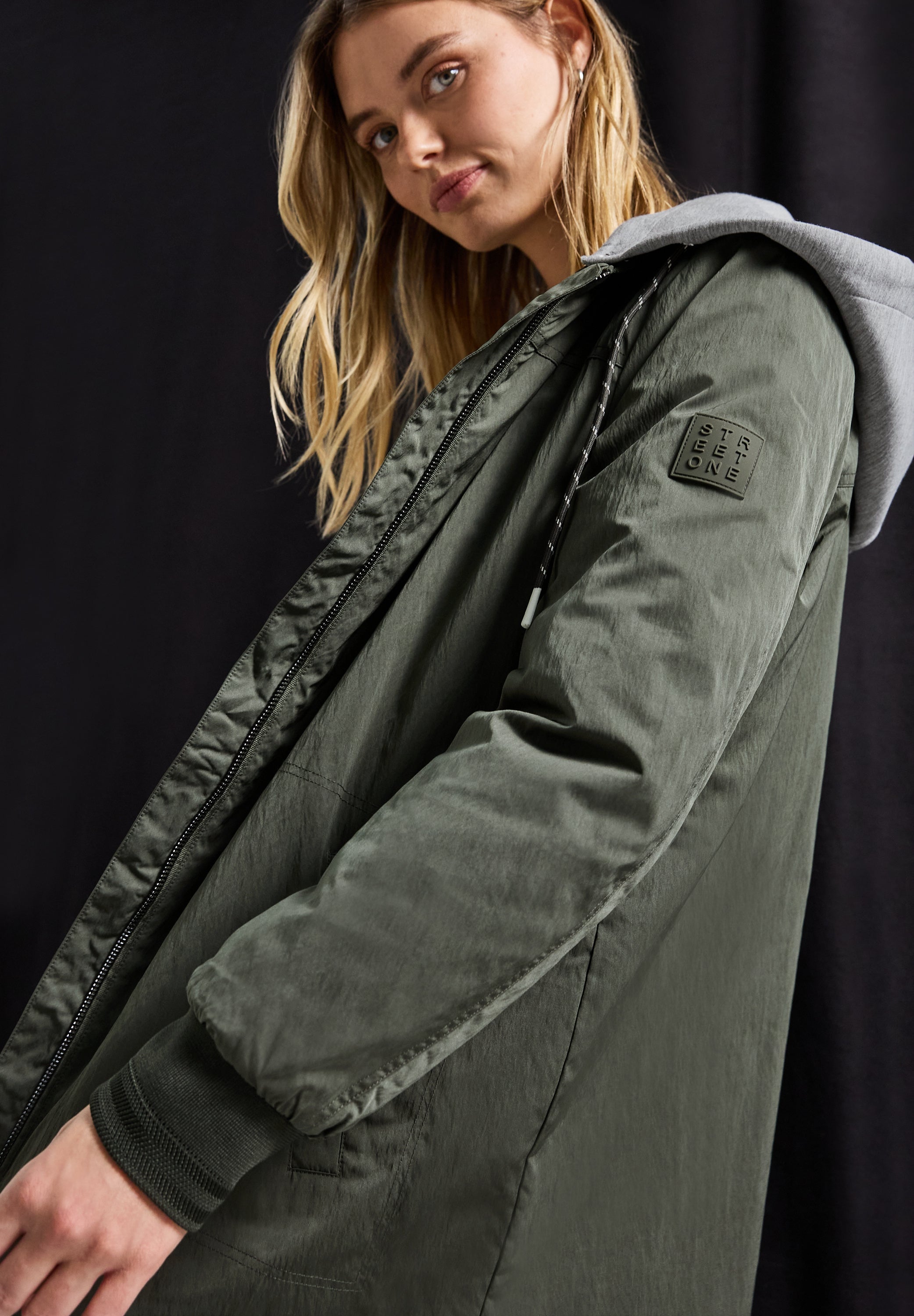 Langer Blouson mit Kapuze