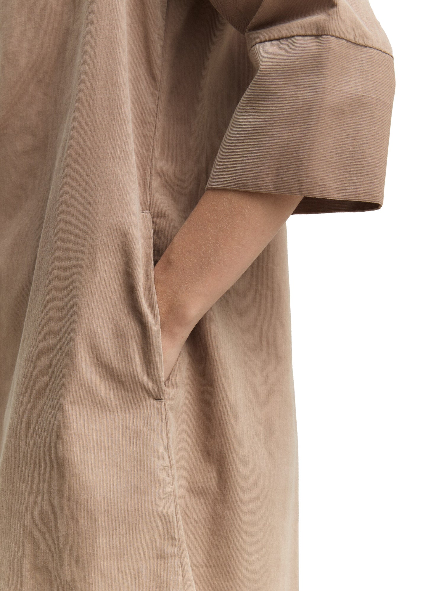 Cordkleid mit Kragen