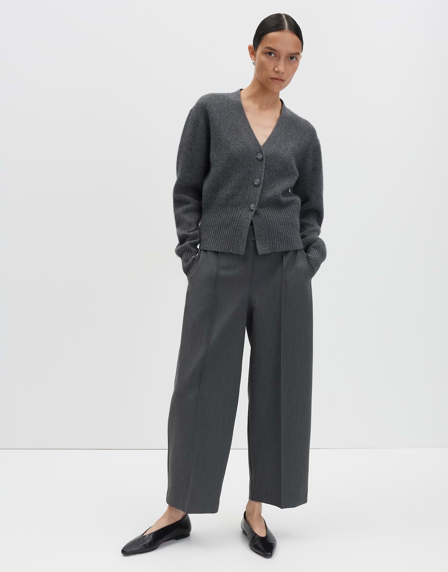 Webware Damen Hose mit ovalem Beinverlauf und Bügelfalten