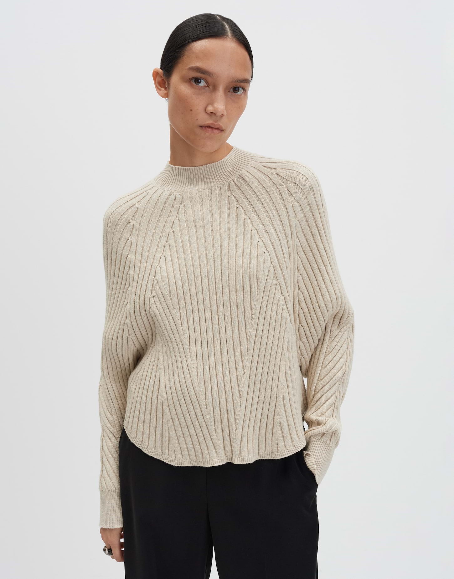 Feinstrick Pullover Damen überschnittener Langarm asymmetrische Rippstruktur