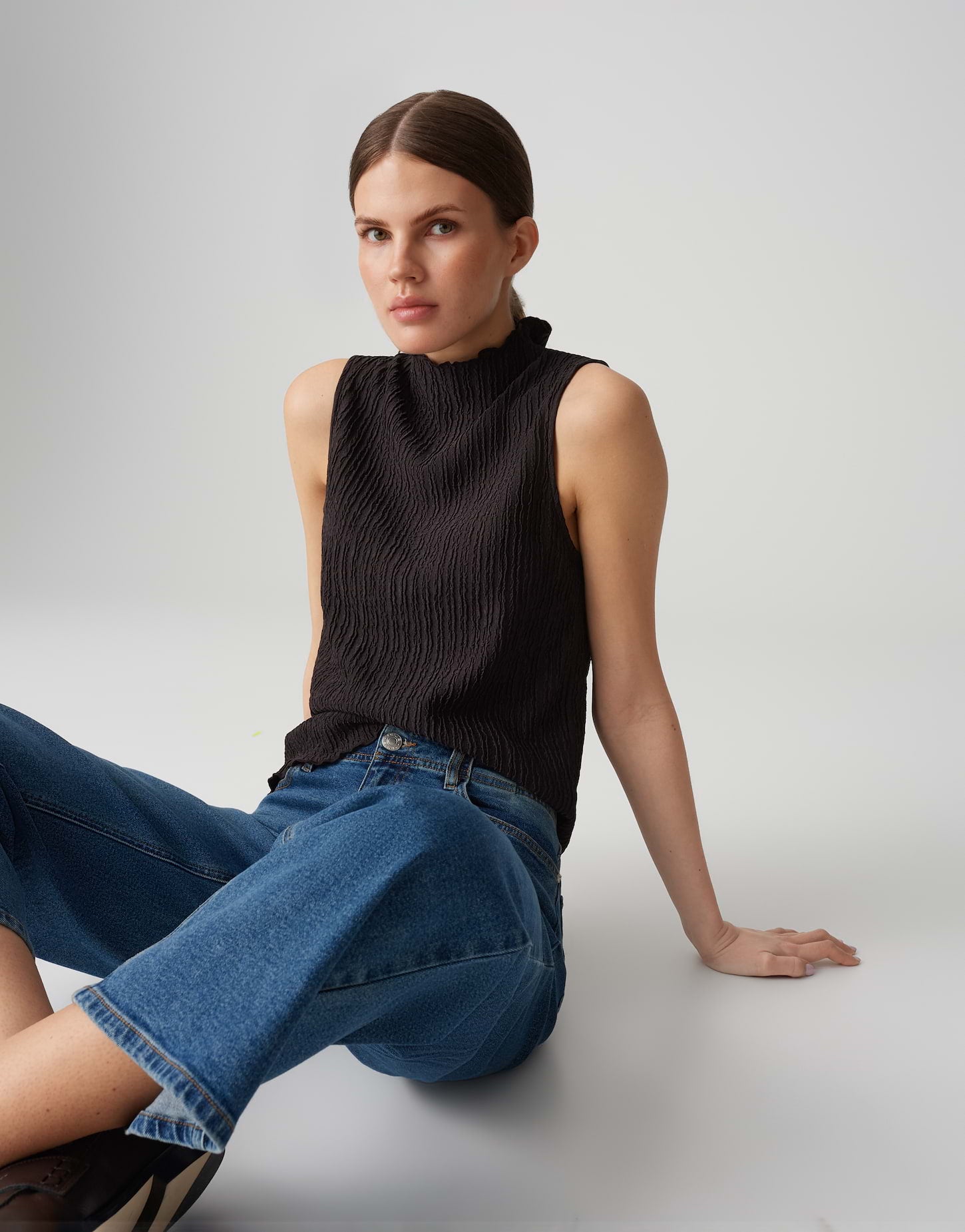 OPUS Damen Ärmelloses Crinkle Jersey Top Stehkragen