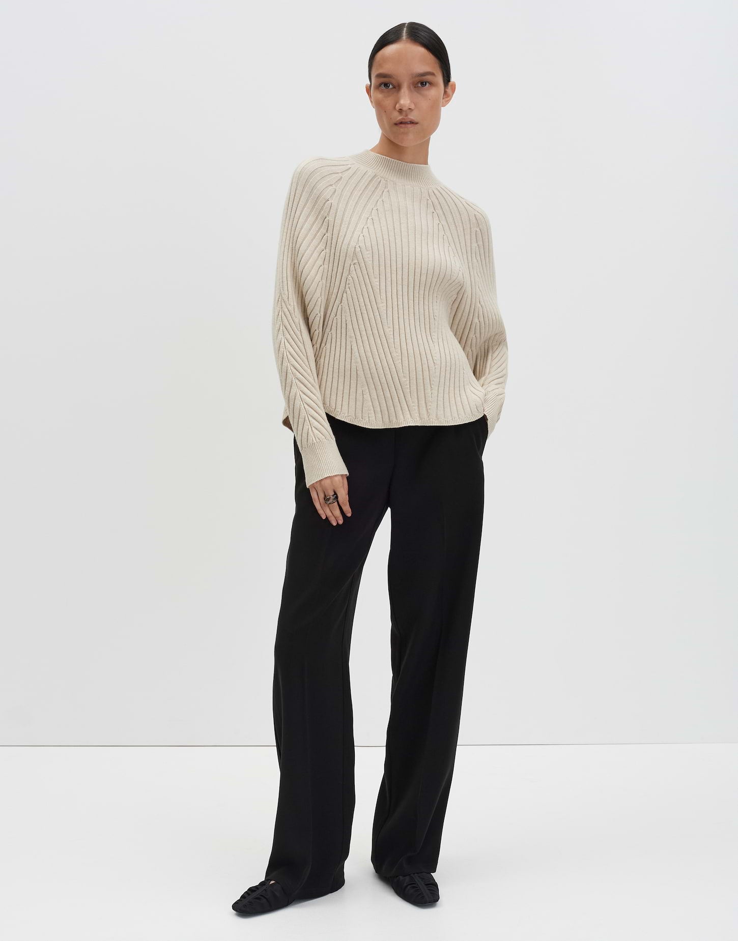 Feinstrick Pullover Damen überschnittener Langarm asymmetrische Rippstruktur