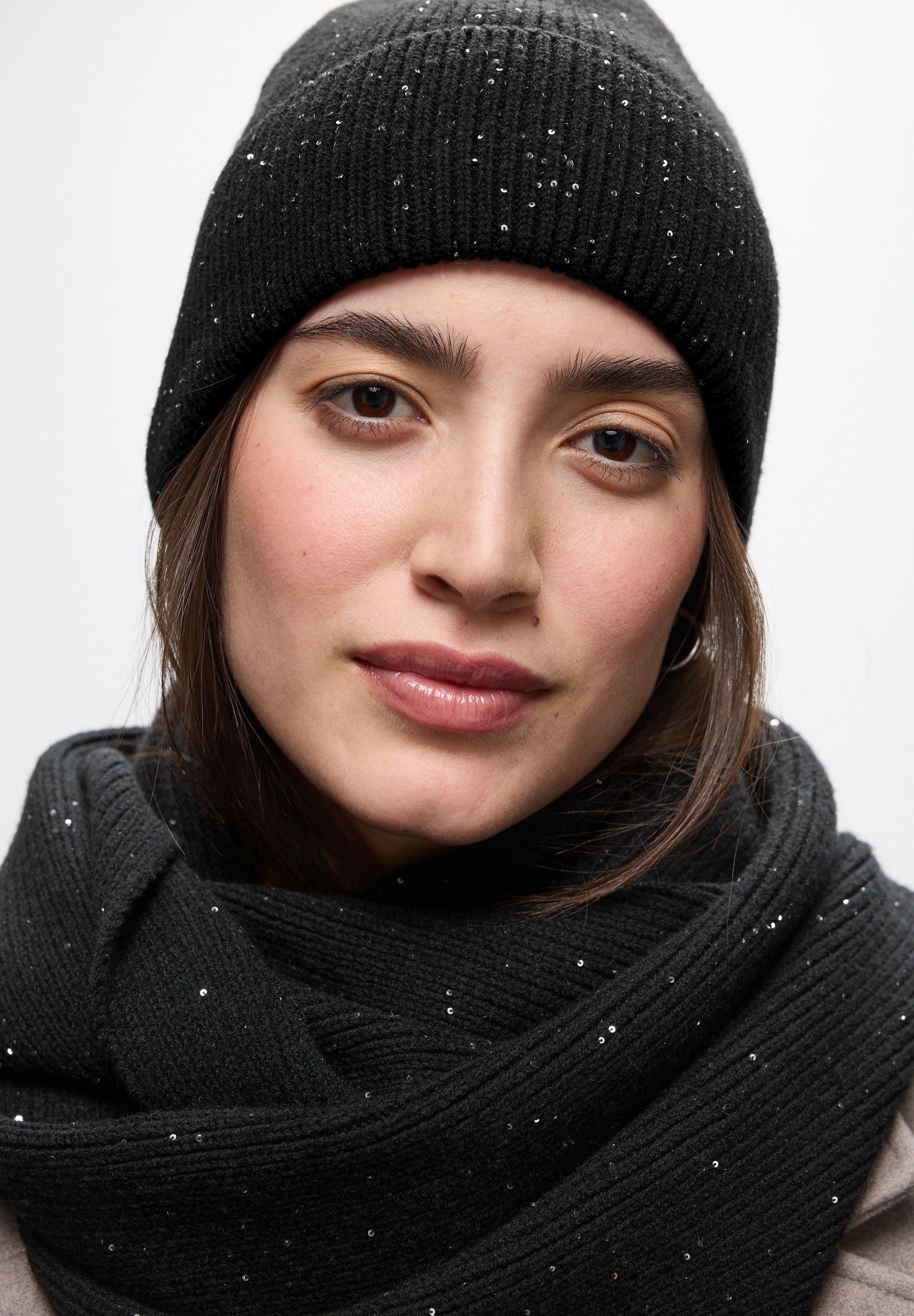 Beanie mit Pailletten