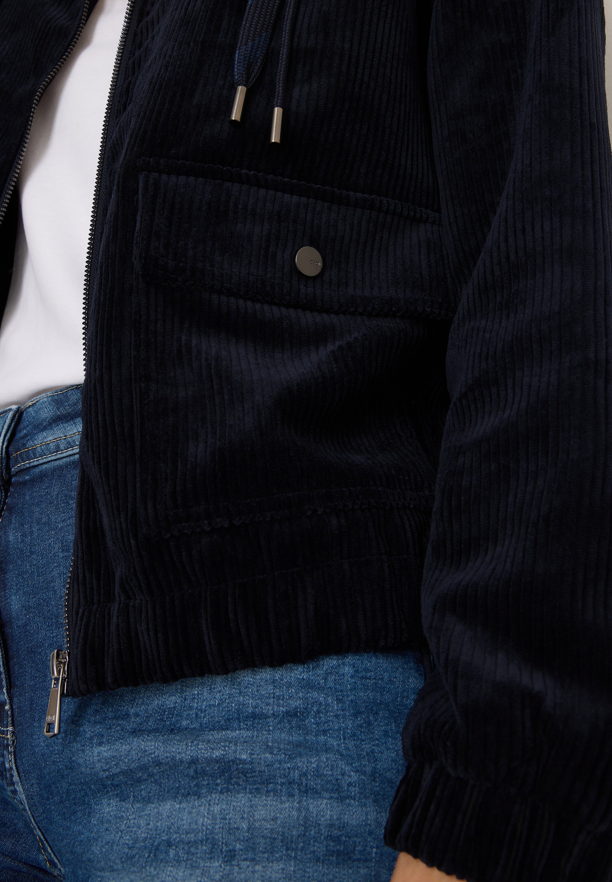 Cordjacke mit Kapuze