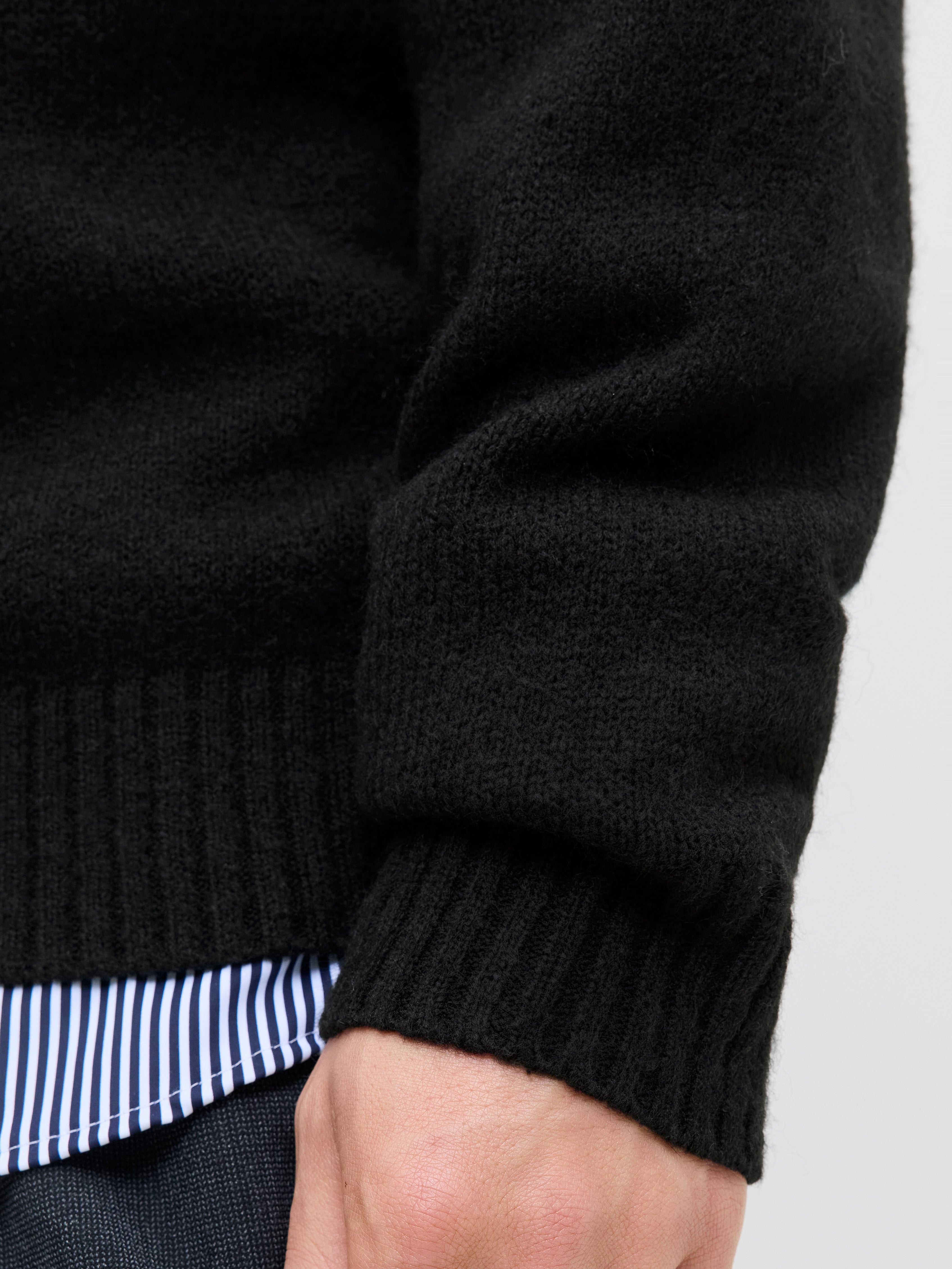 JJSOHO OLLIE KNIT SPLIT NECK LN