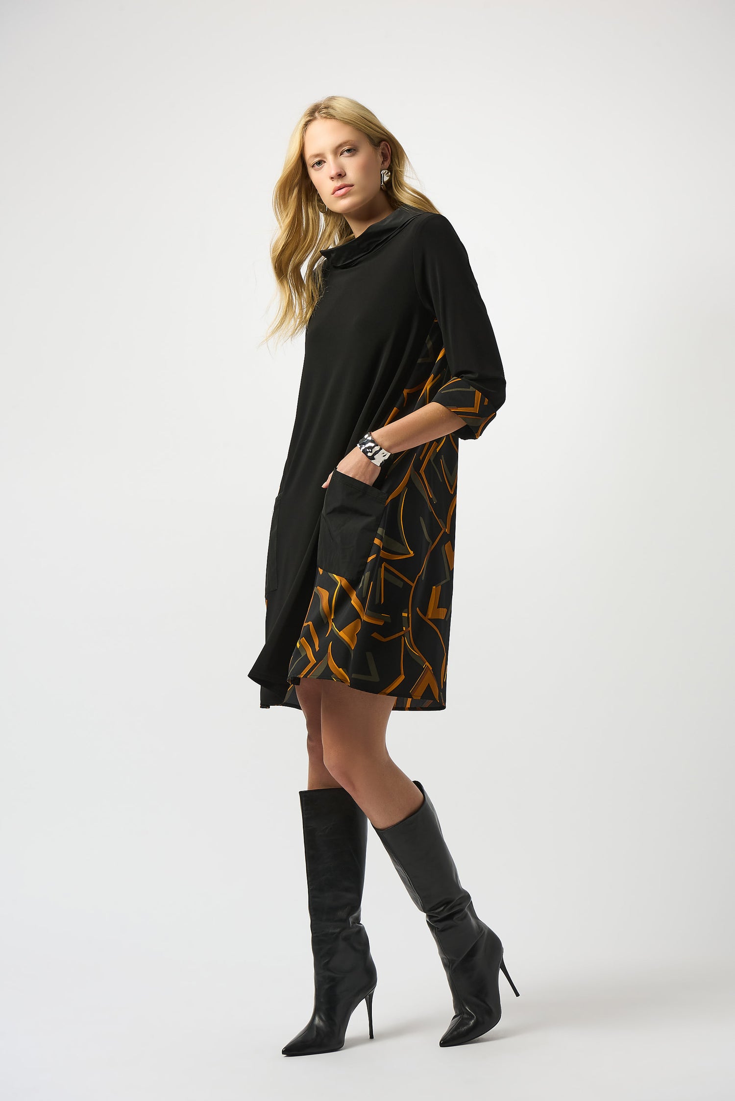 Recyceltes gewebtes Kleid aus feinem Jersey mit abstraktem Print