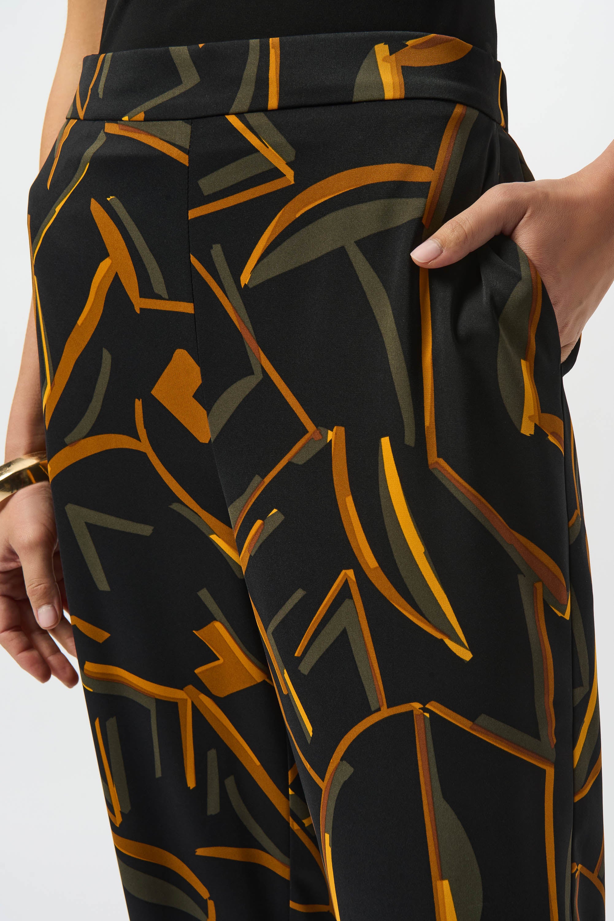 Hose mit weitem Hosenbein aus recyceltem, gewebtem Stoff mit geometrischem Druck
