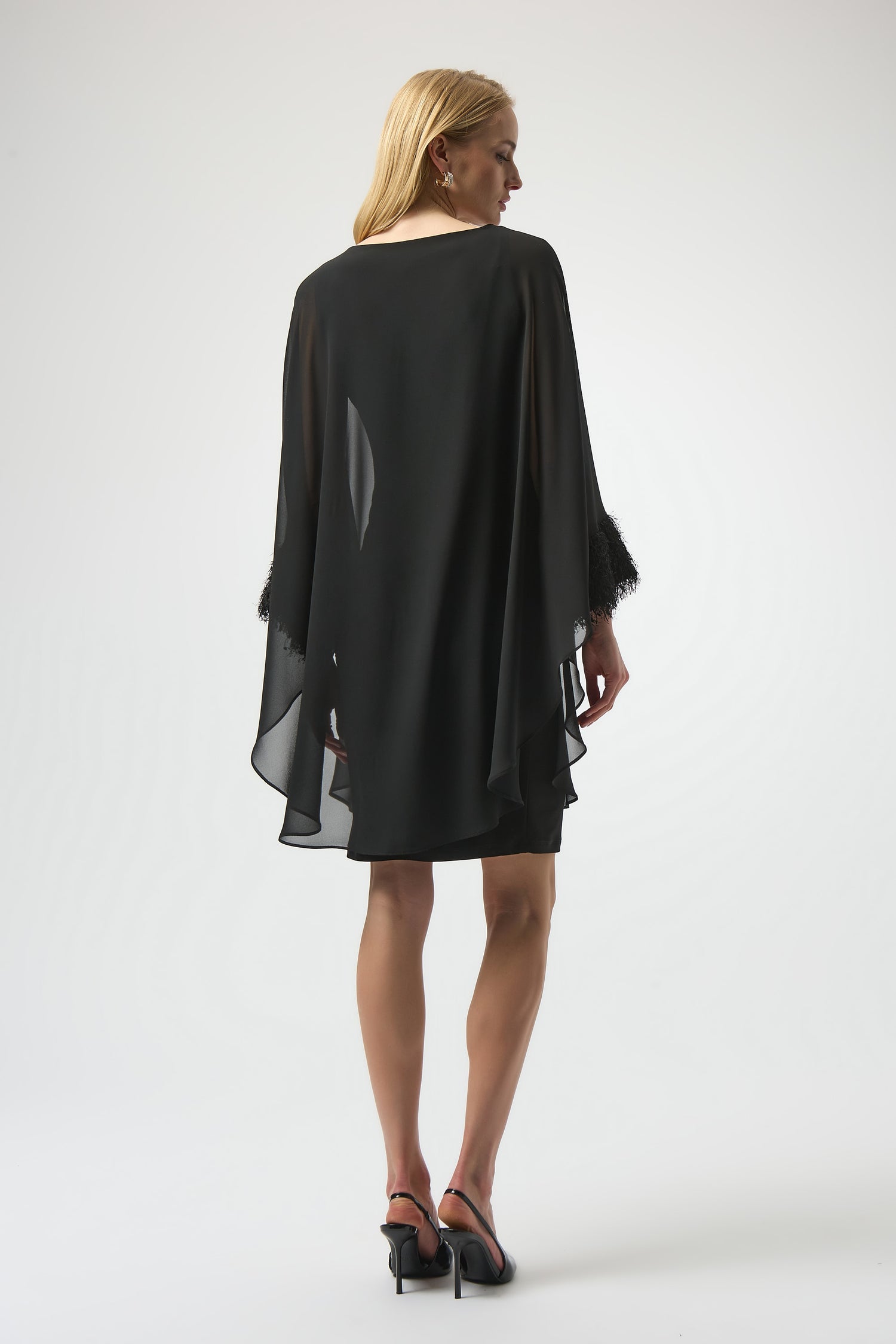 Lagenkleid aus Jersey und Chiffon mit Fransen
