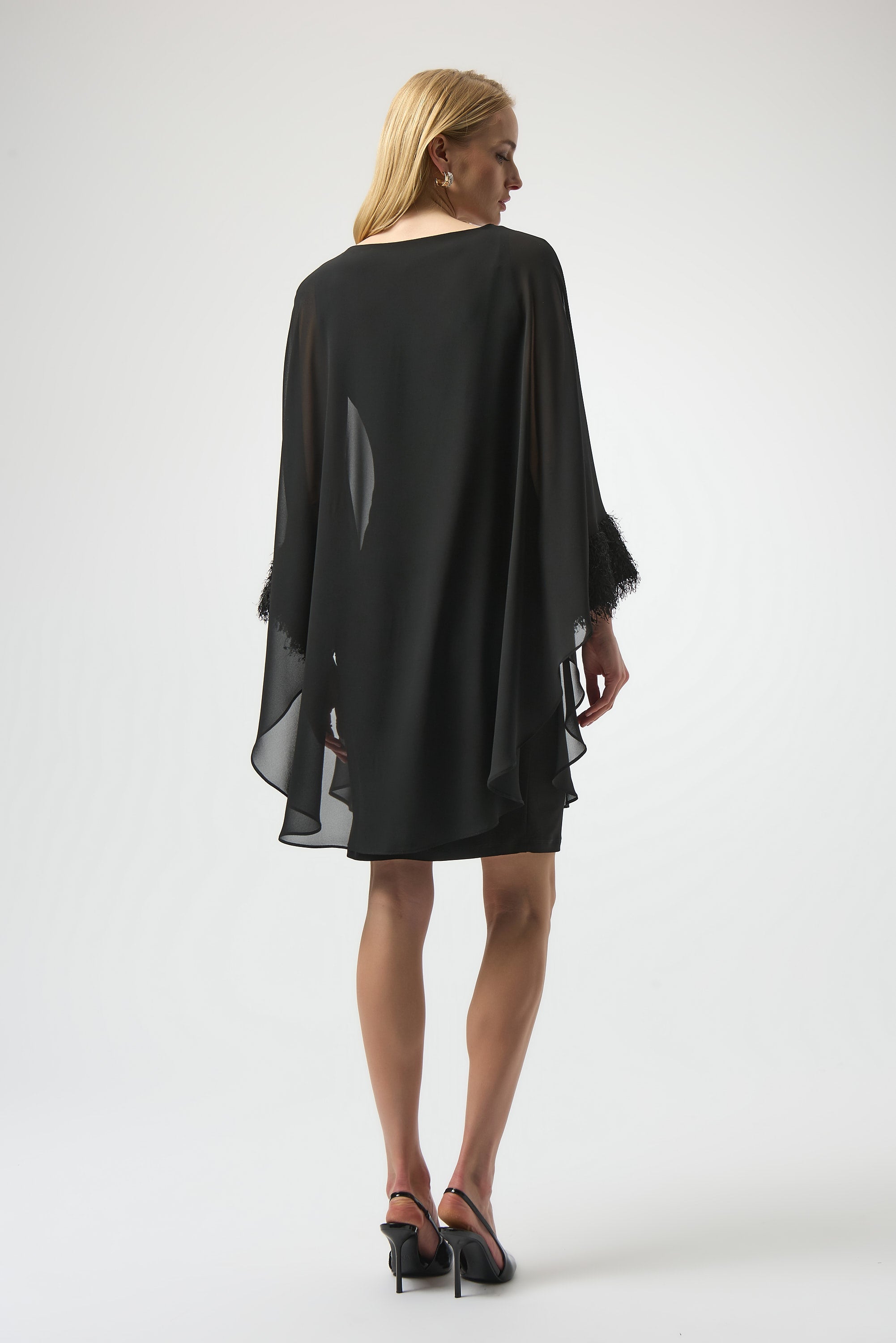 Lagenkleid aus Jersey und Chiffon mit Fransen