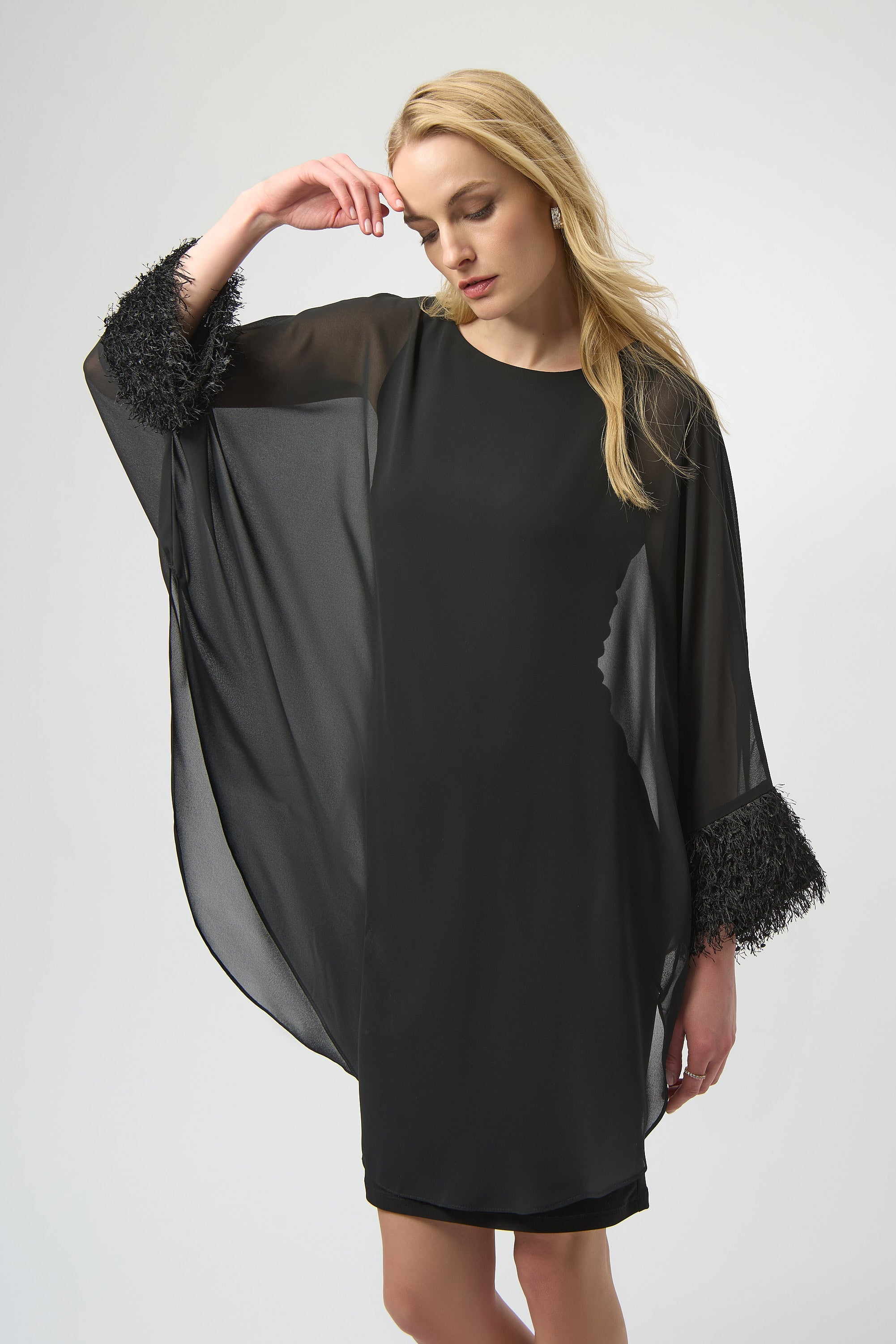 Lagenkleid aus Jersey und Chiffon mit Fransen