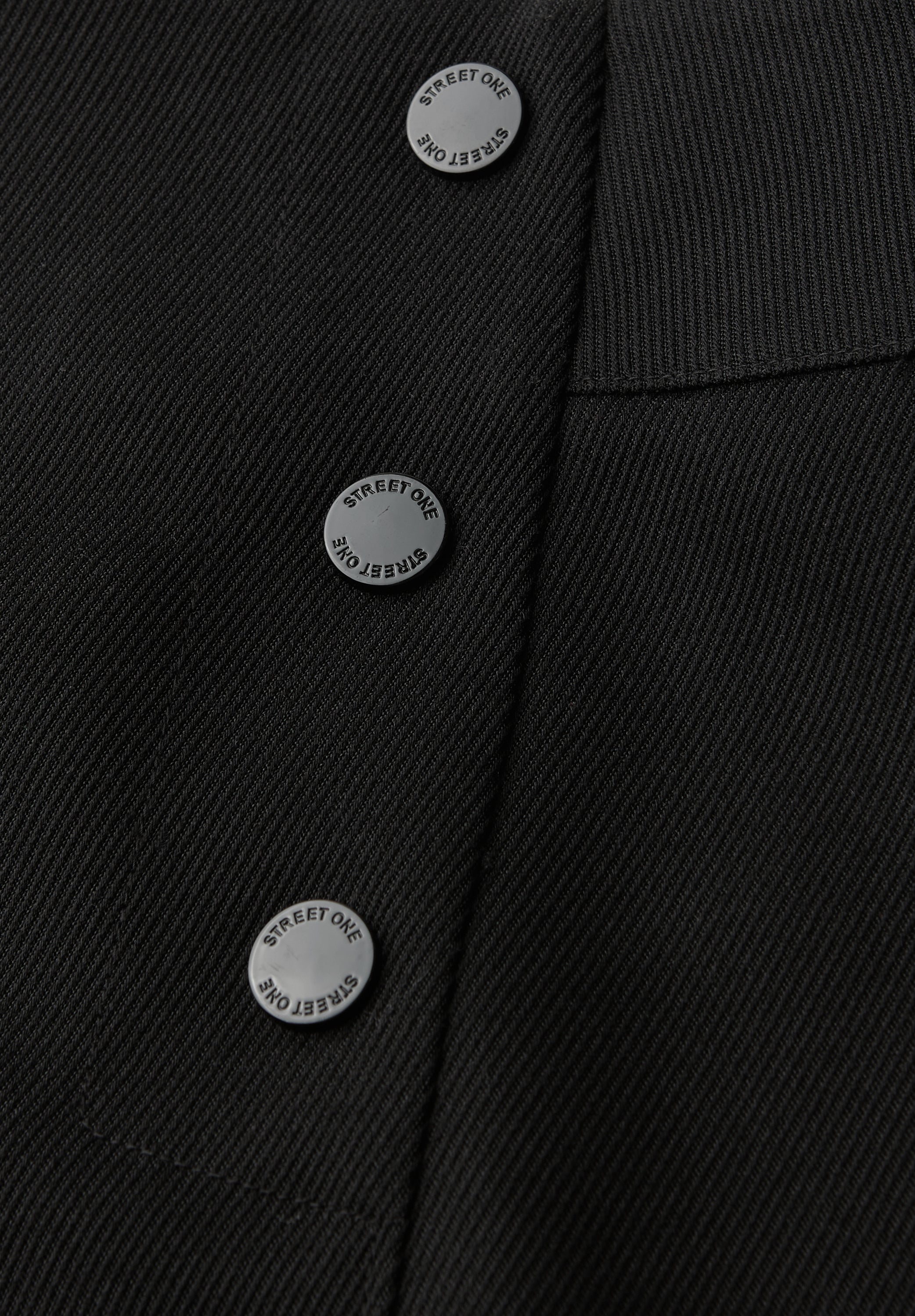Rock mit Knopfdetail