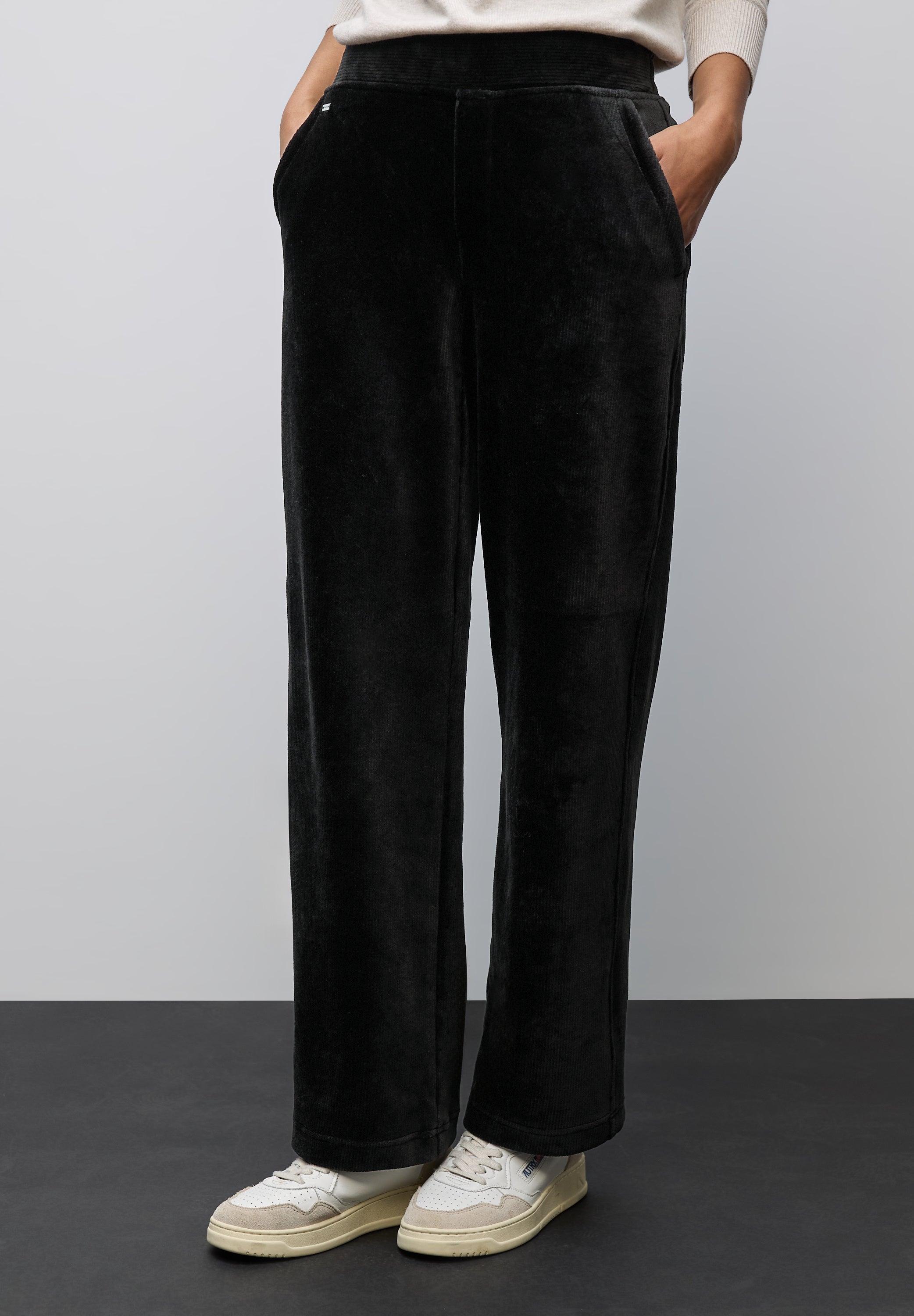 Straight Leg Cordhose