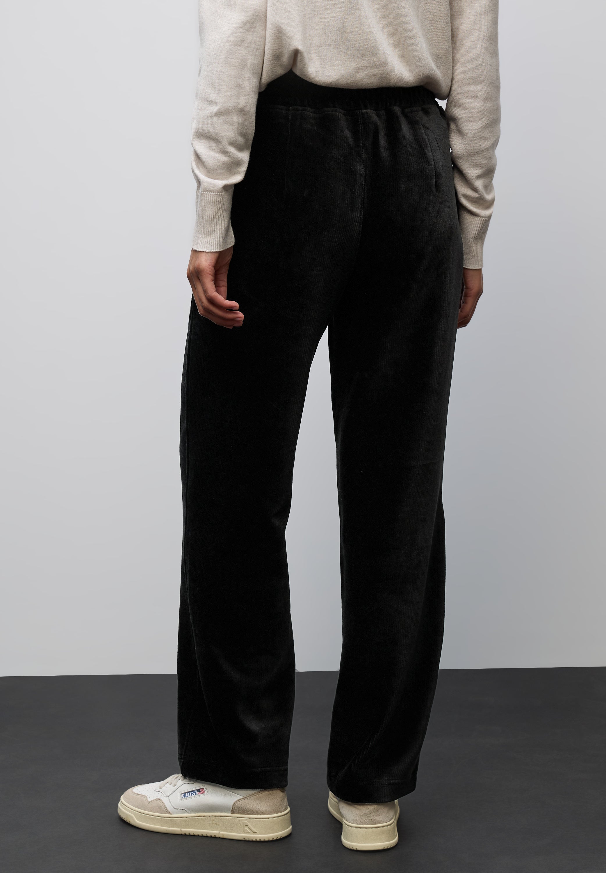 Straight Leg Cordhose