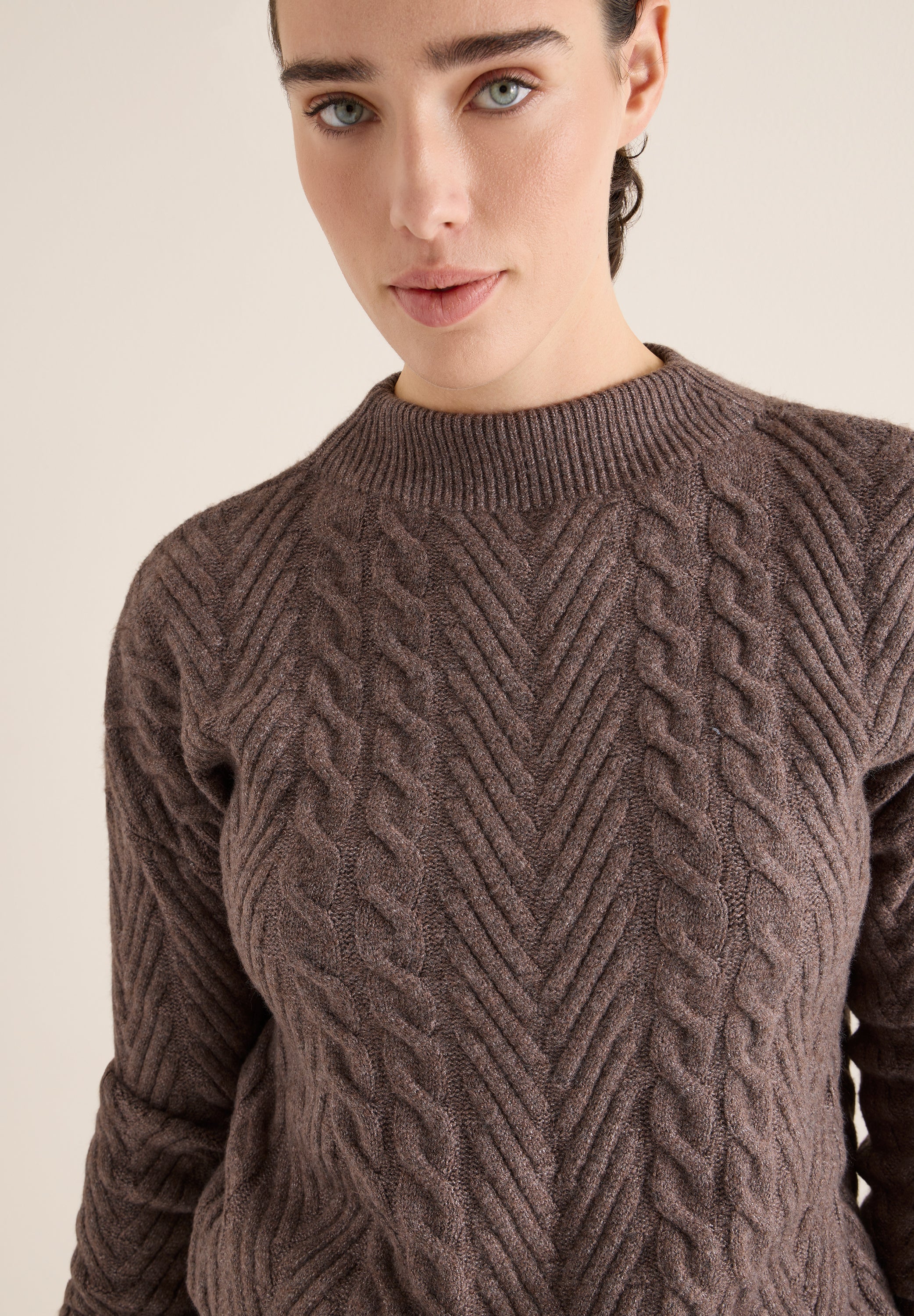 Pullover mit Zopfmuster