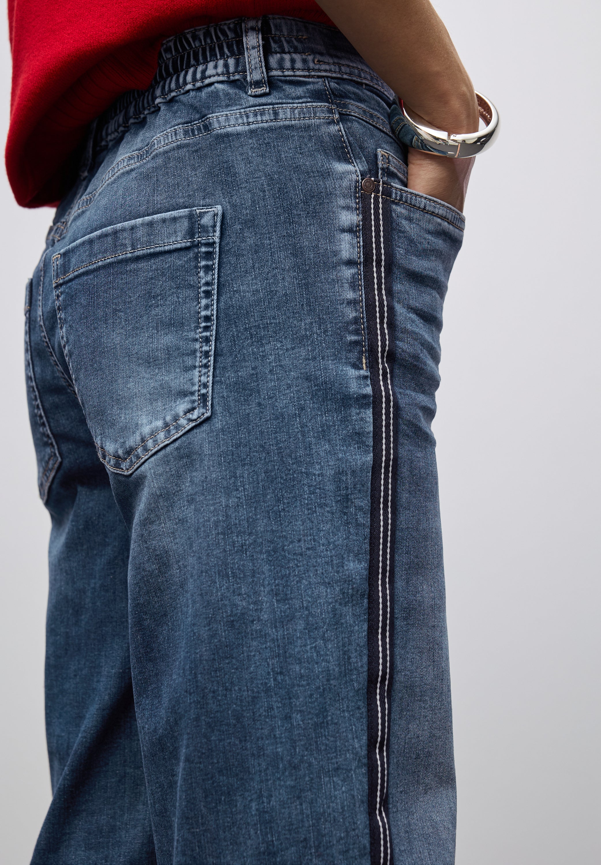 Jeans mit Gallonstreifen