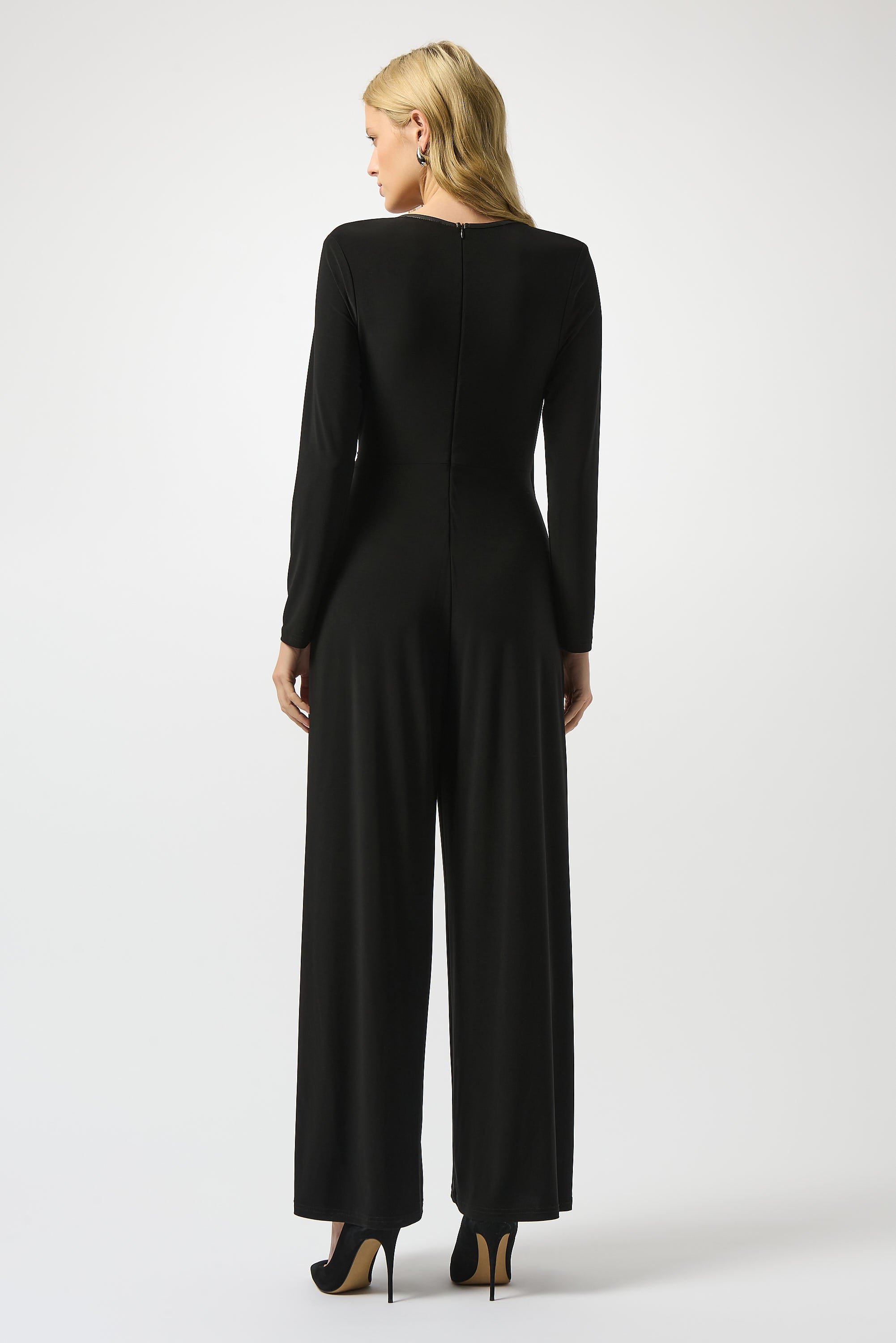 Jumpsuit mit weitem Hosenbein aus feinem Jersey und Kunstleder