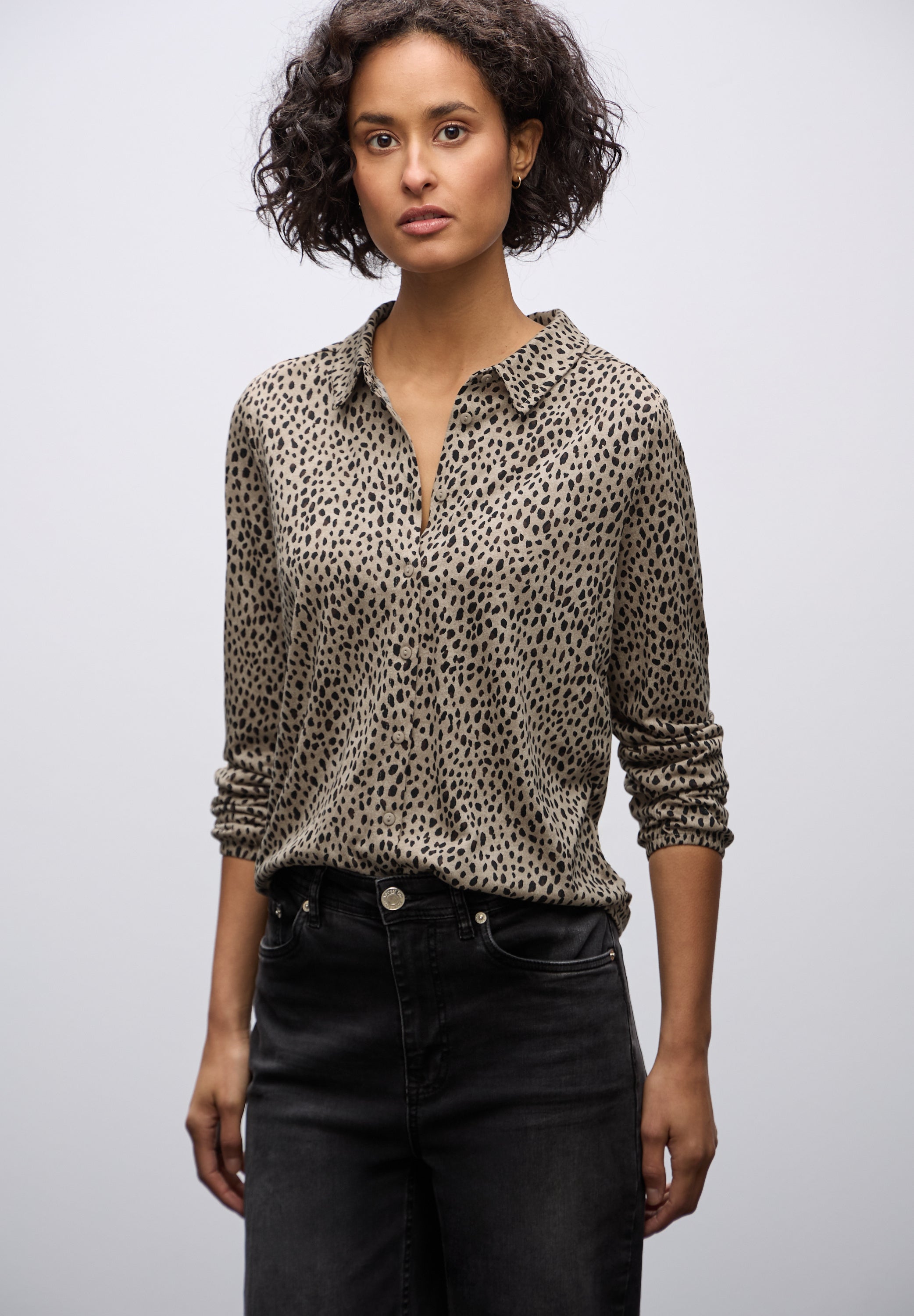 Street One Damen Tunika-Shirt Hemdkragen Leo-Print Modal Baumwolle