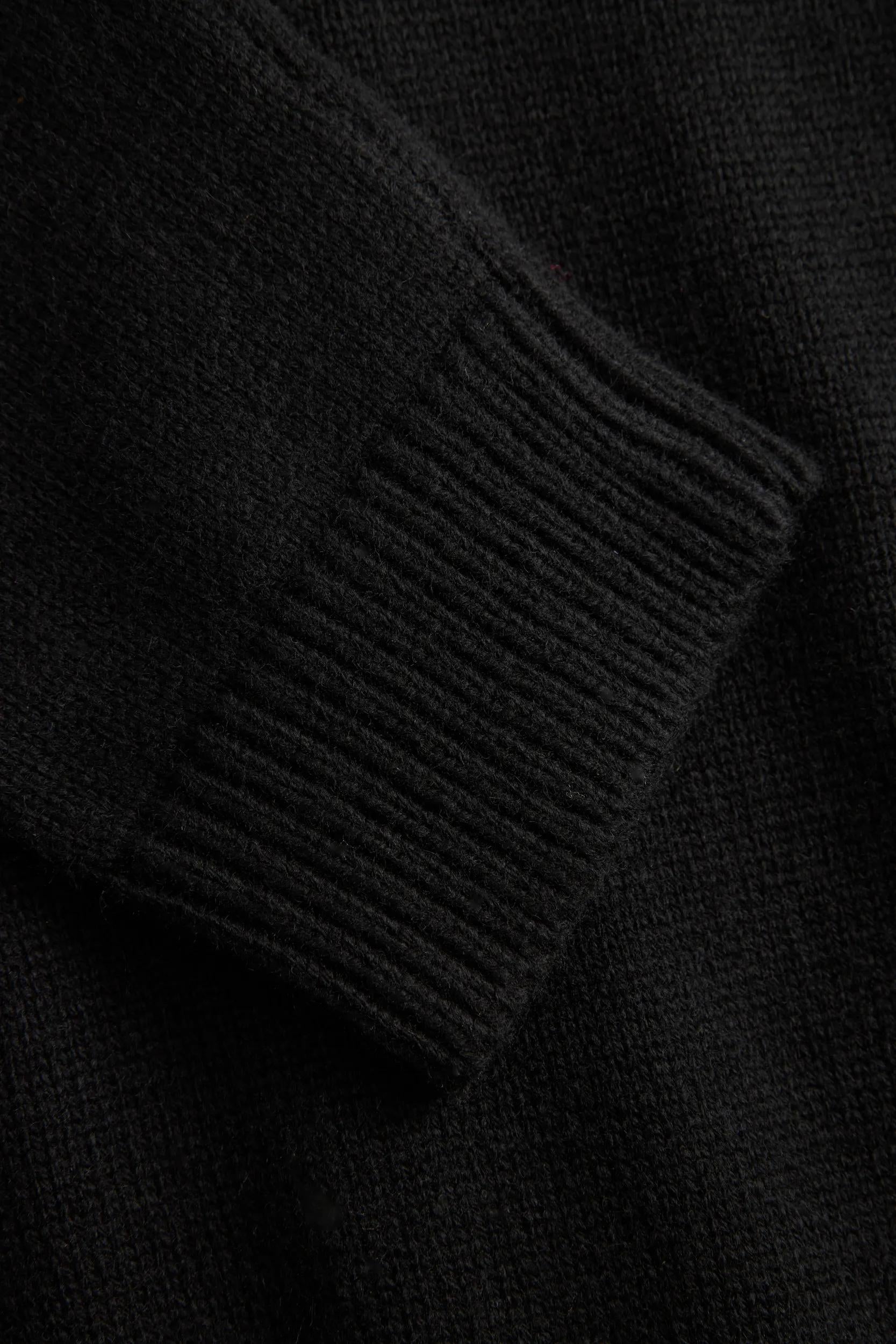 261KN58Kosta 10100024