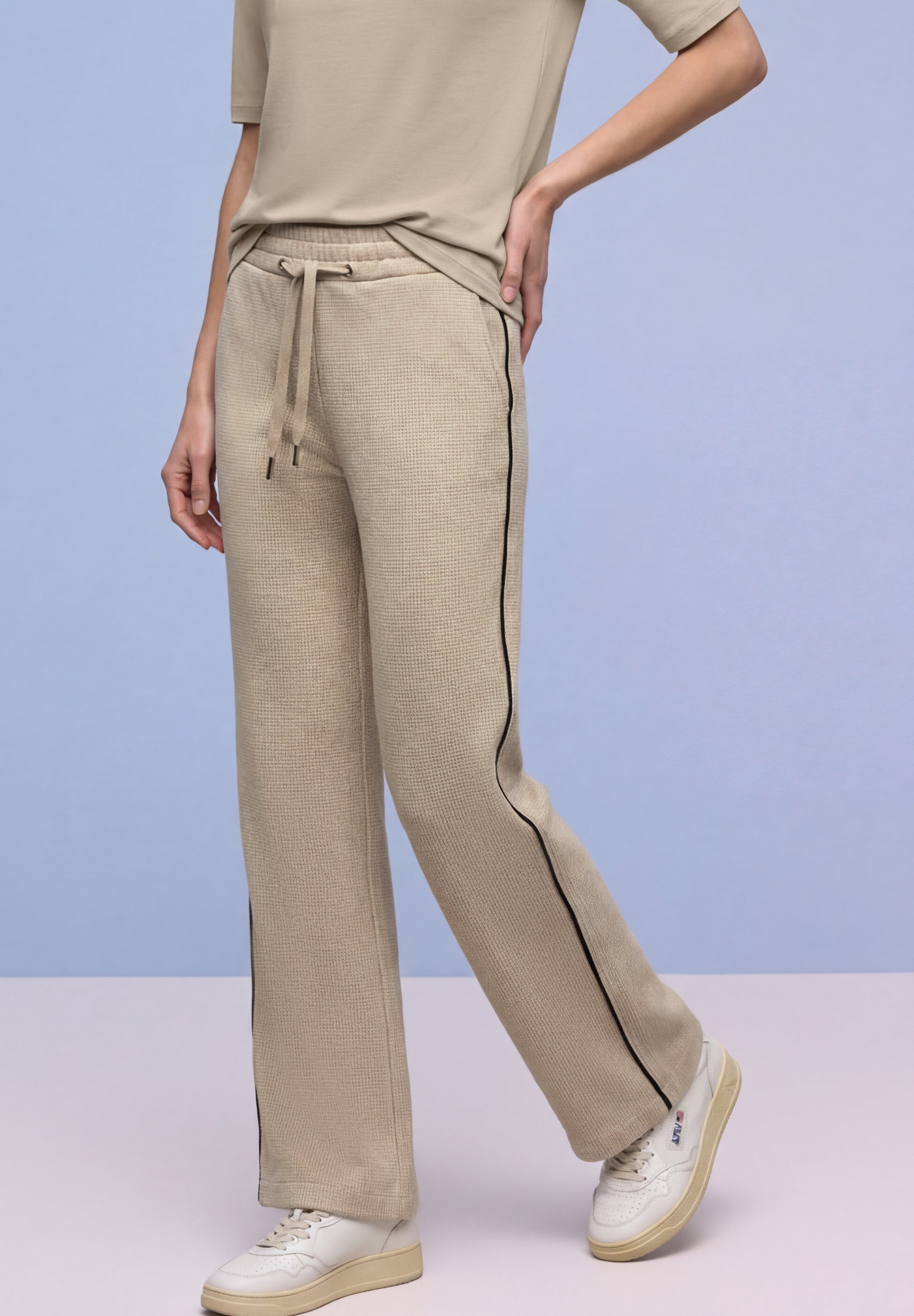 Street One Damen Hose Straight Leg Loose Fit Mid Waist Modern Elastischer Bund