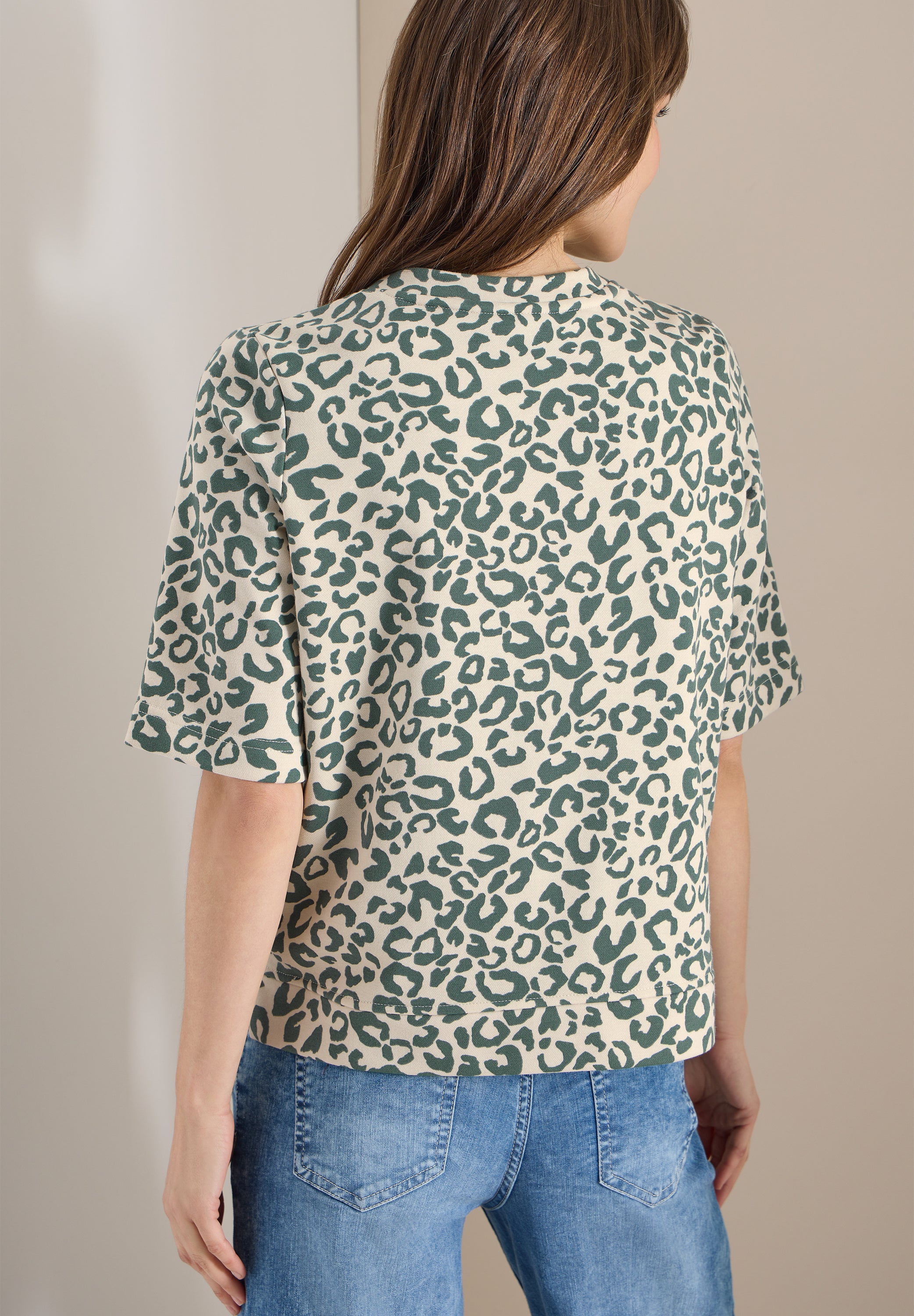 Kurzarm Sweatshirt mit Leo-Print