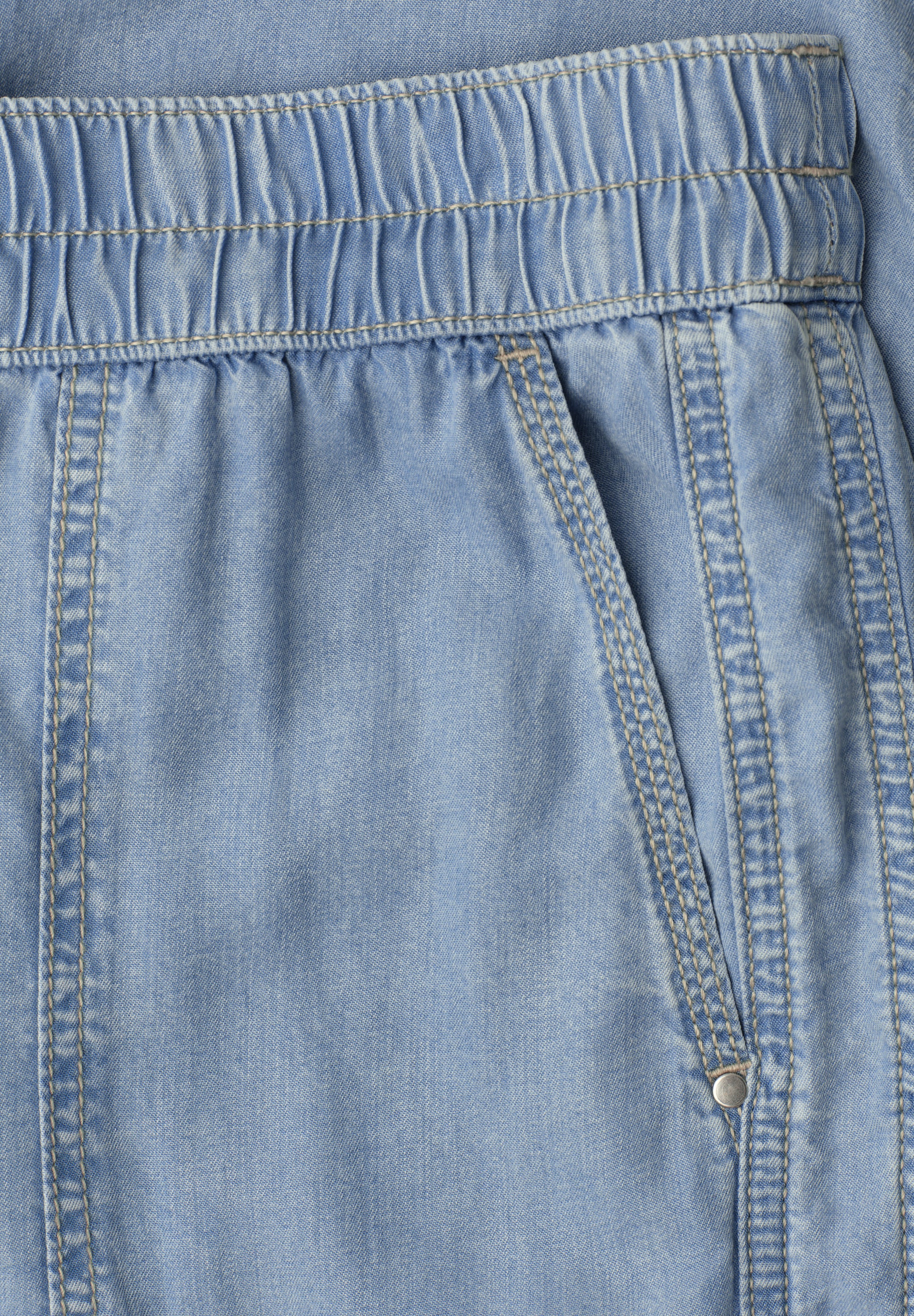 Mid Waist Slim Leg Hose im Washed-Look