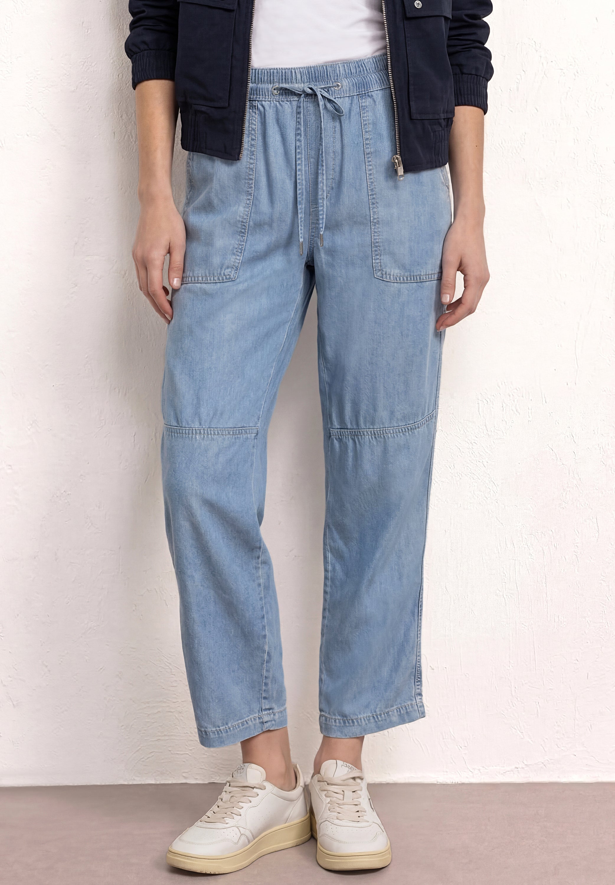 Mid Waist Slim Leg Hose im Washed-Look