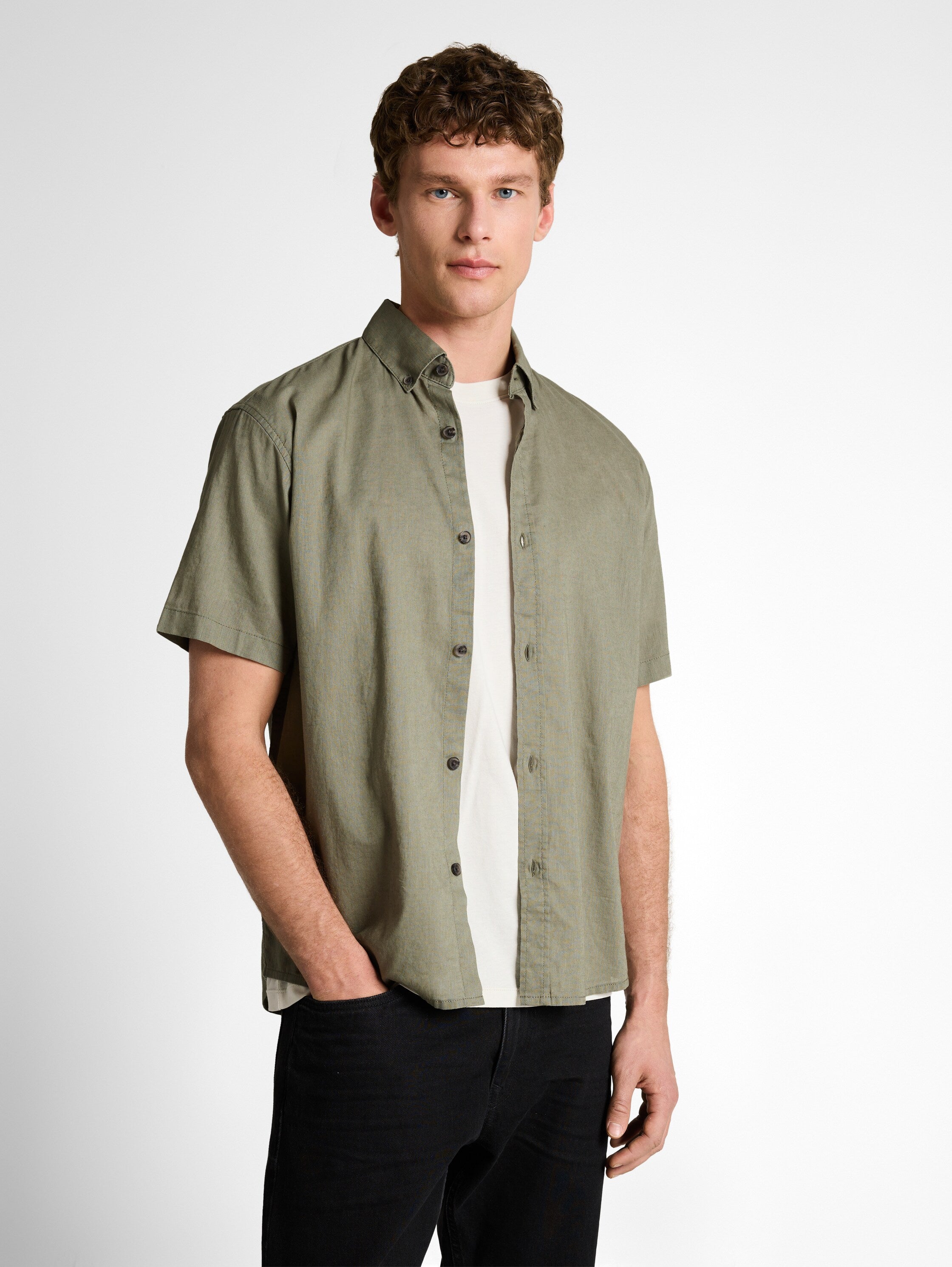 Relaxed Fit Kurzarmhemd mit Leinenanteil