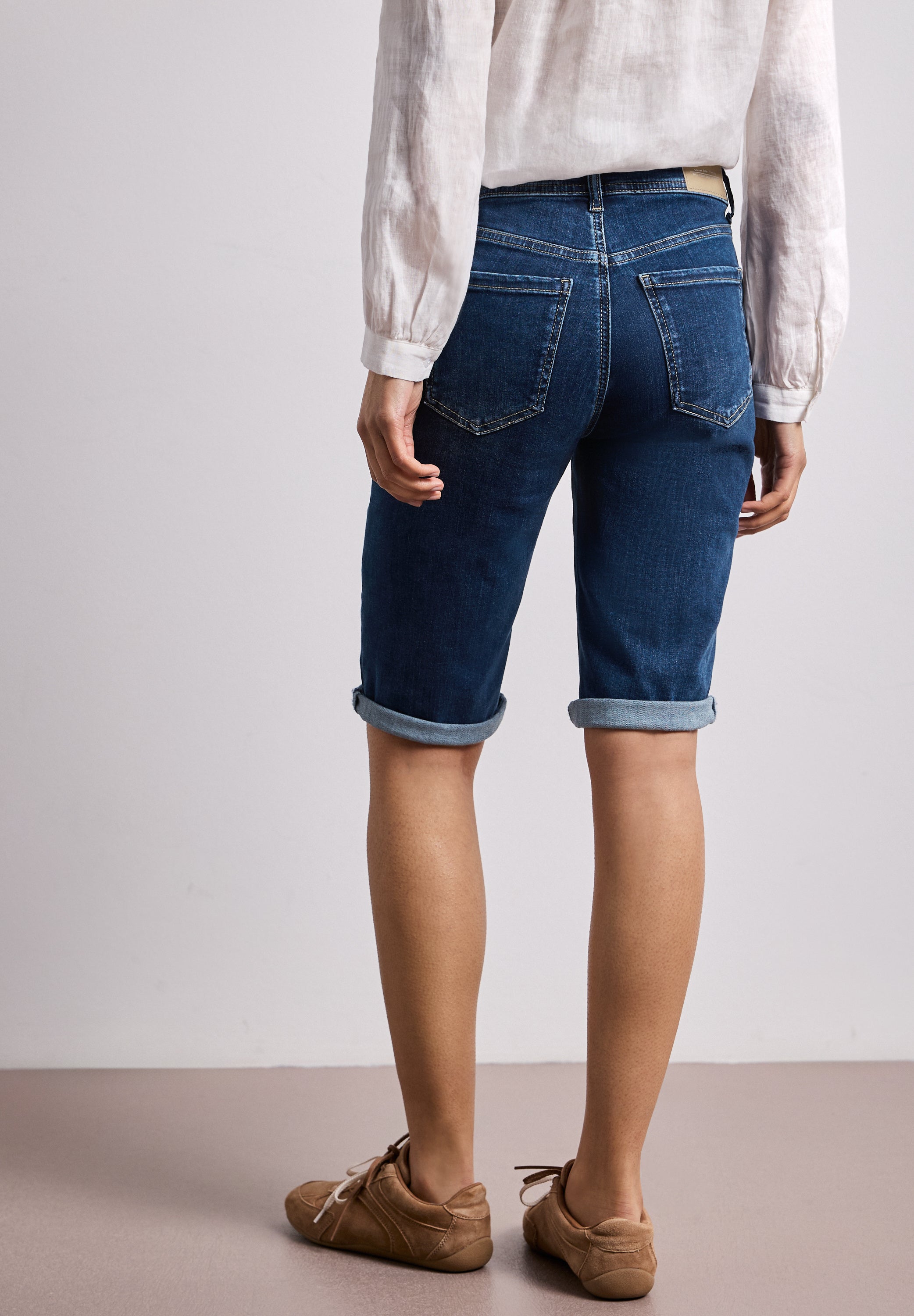 Slim Leg Bermuda mit Turn-Up-Detail
