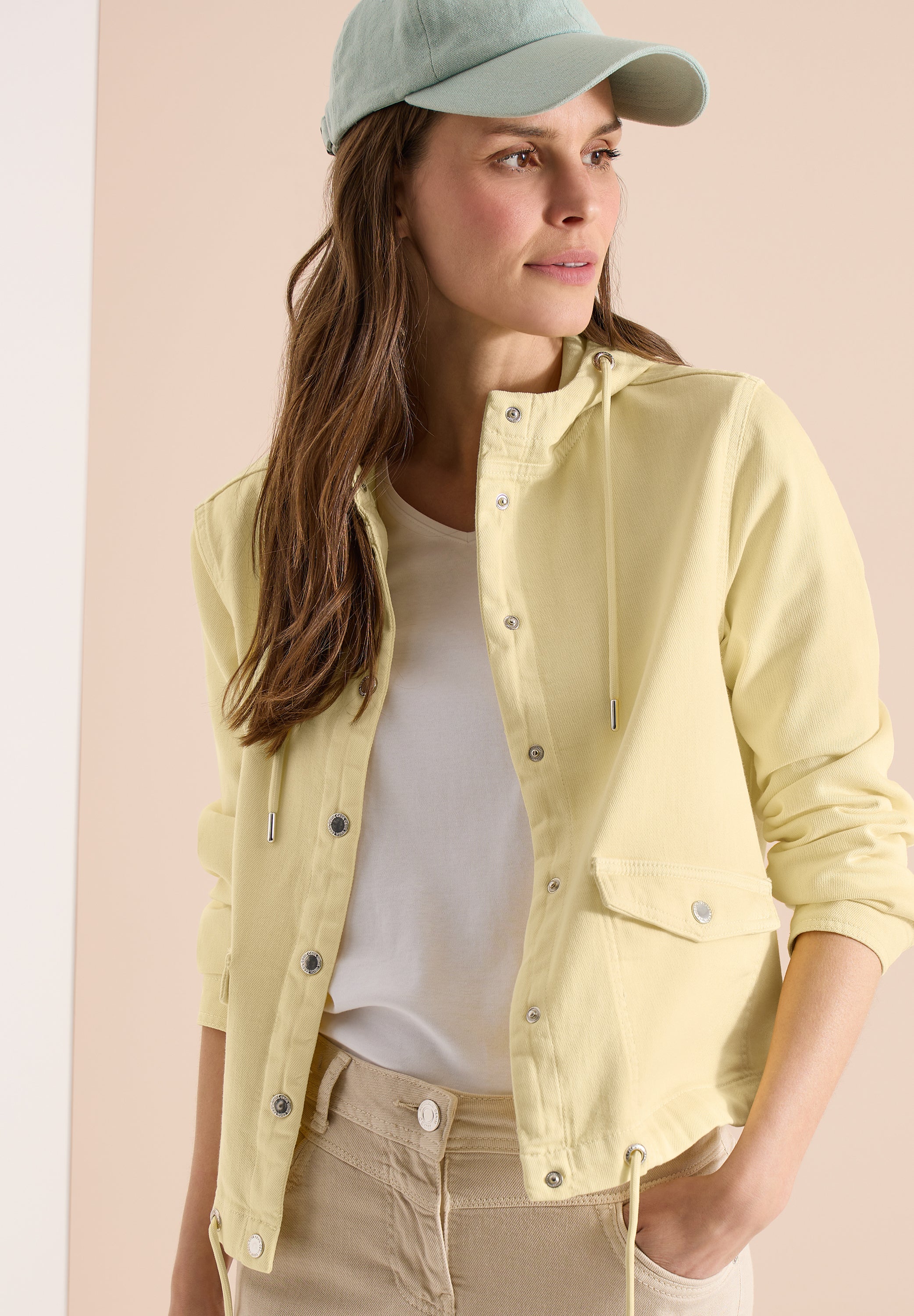 Jeansjacke mit Kapuze und Knöpfen