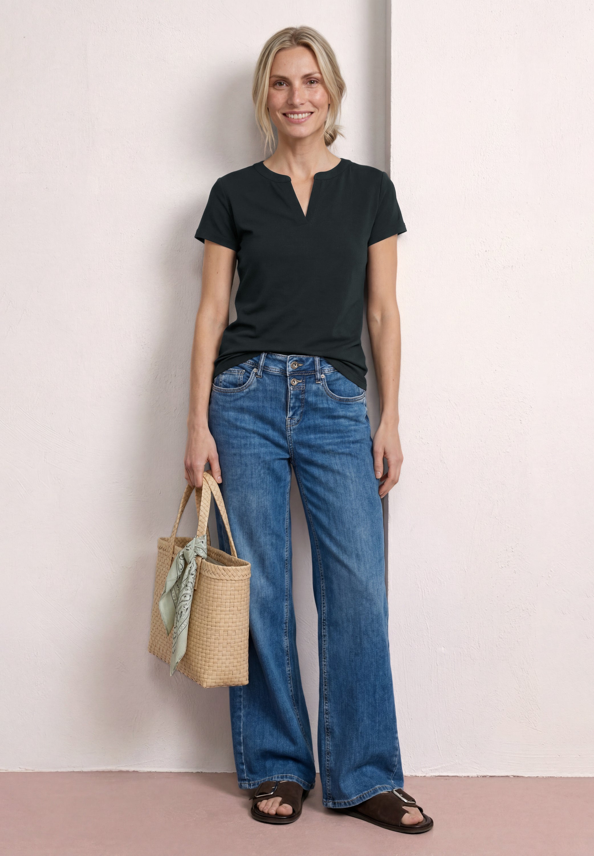 T-Shirt mit Split Neck und Satindetails