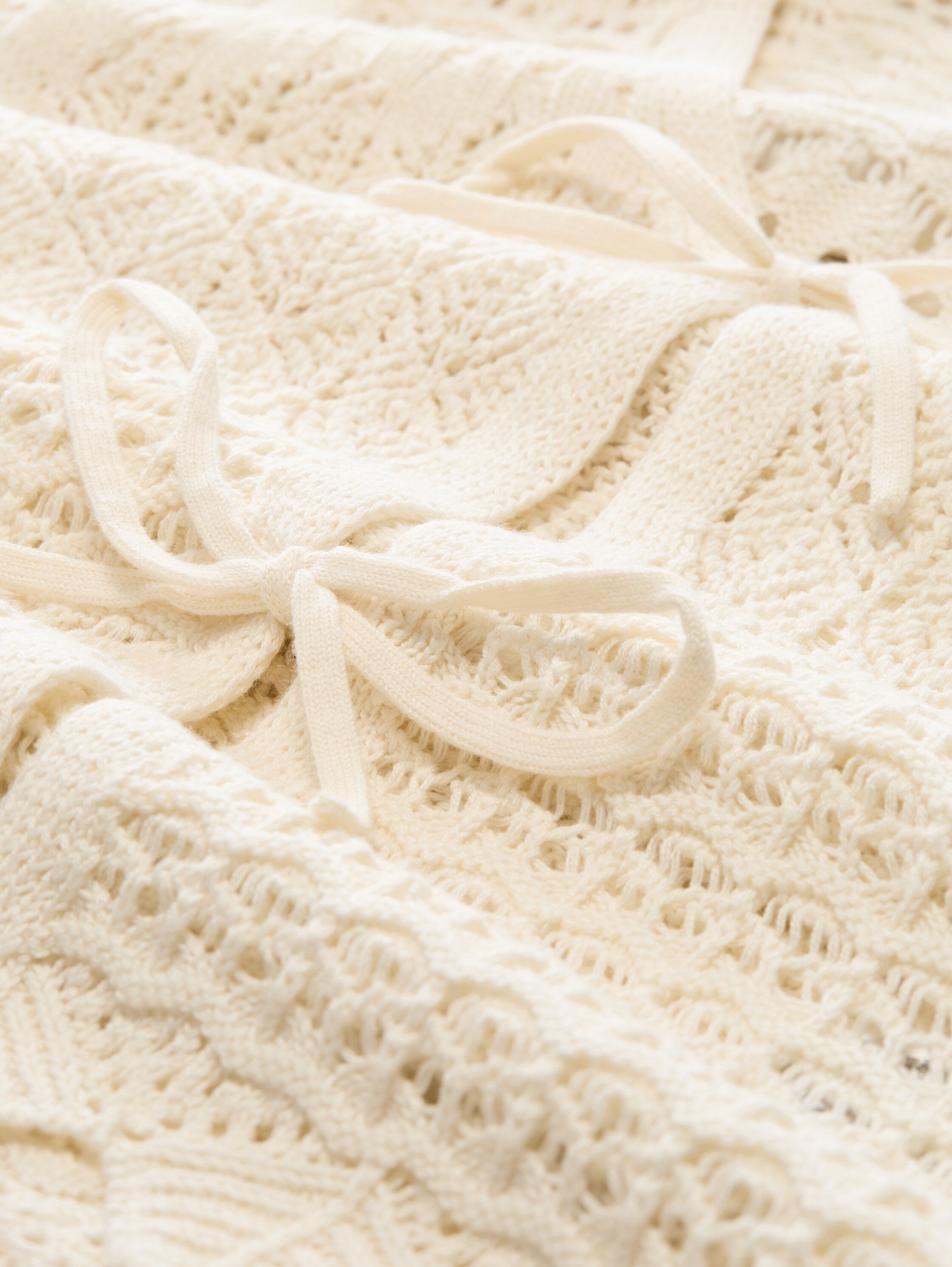 Strickwesten mit Lochmuster