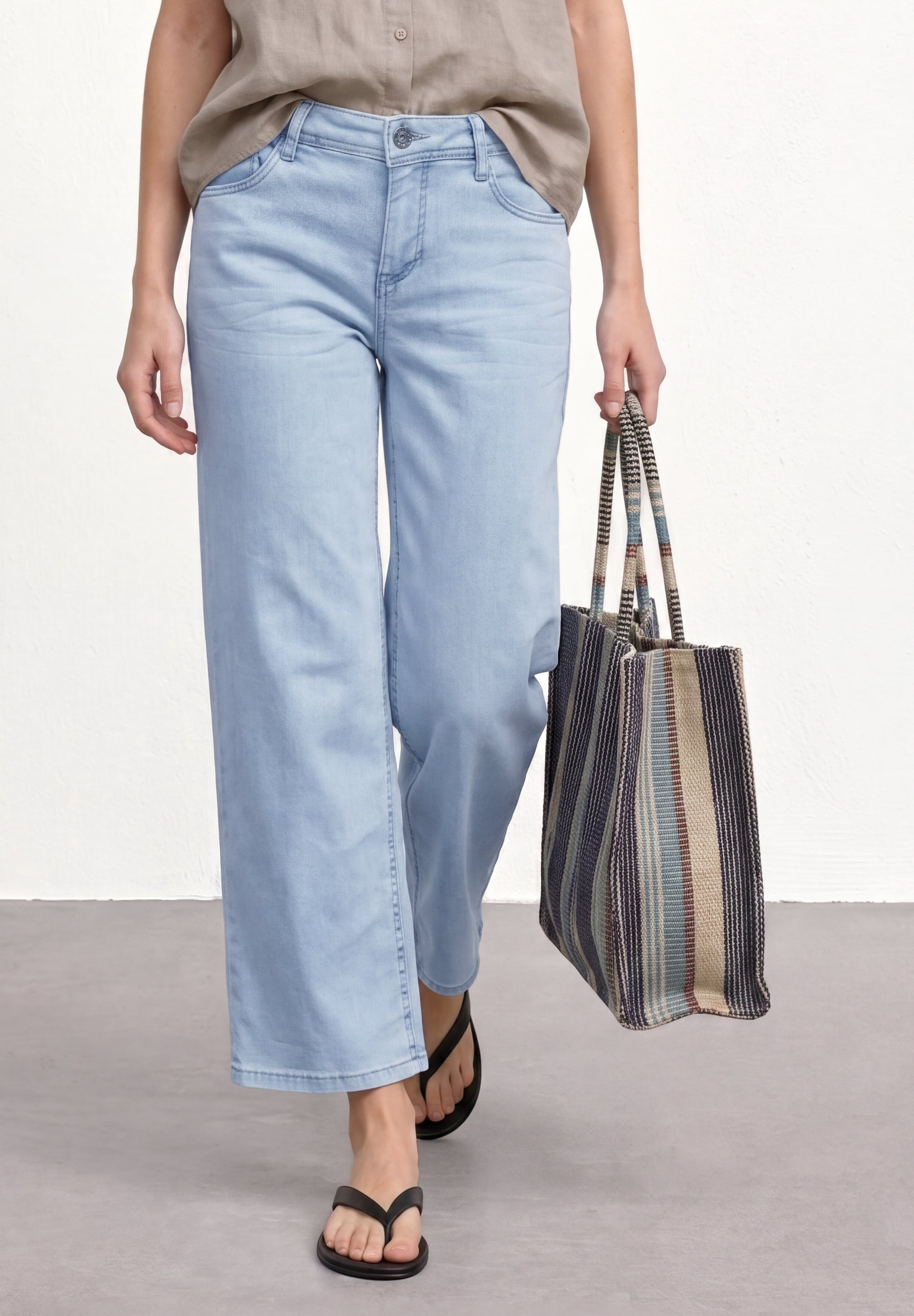 Mid Waist Wide Leg Jeans im Loose Fit