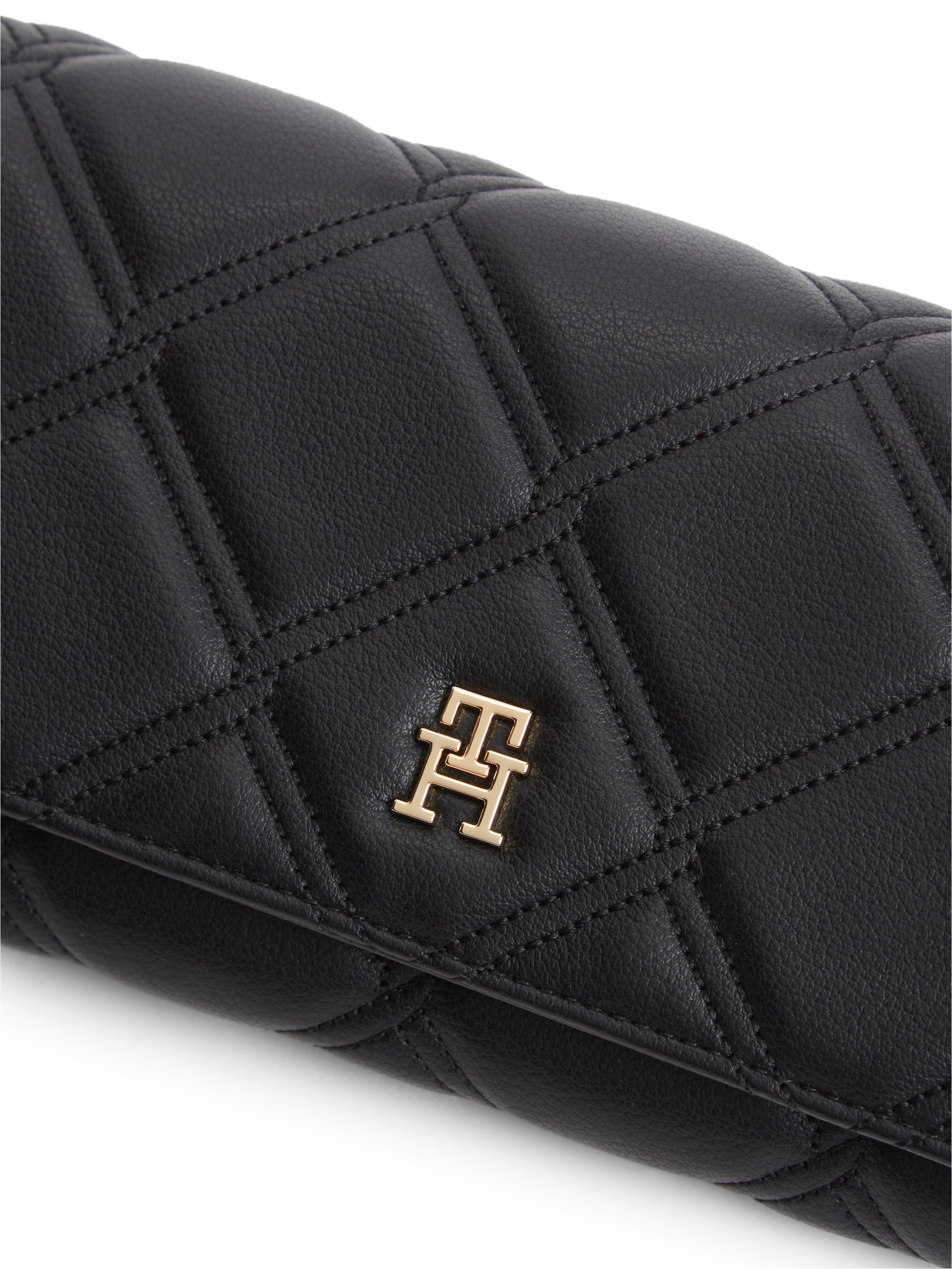 TH FEMININE WALLET ON CHAIN