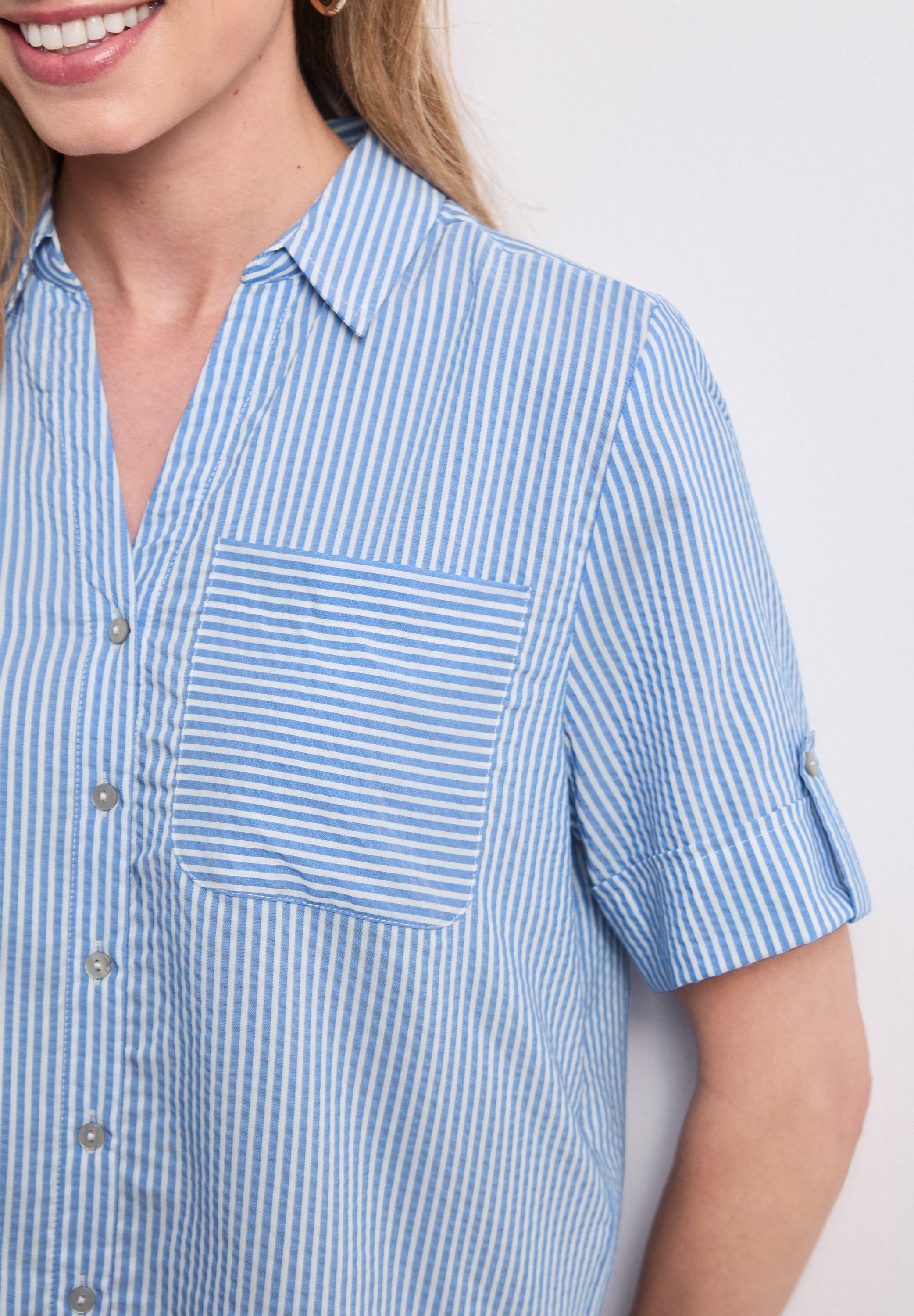 Kurzarm Hemdbluse mit Turn-Up-Details