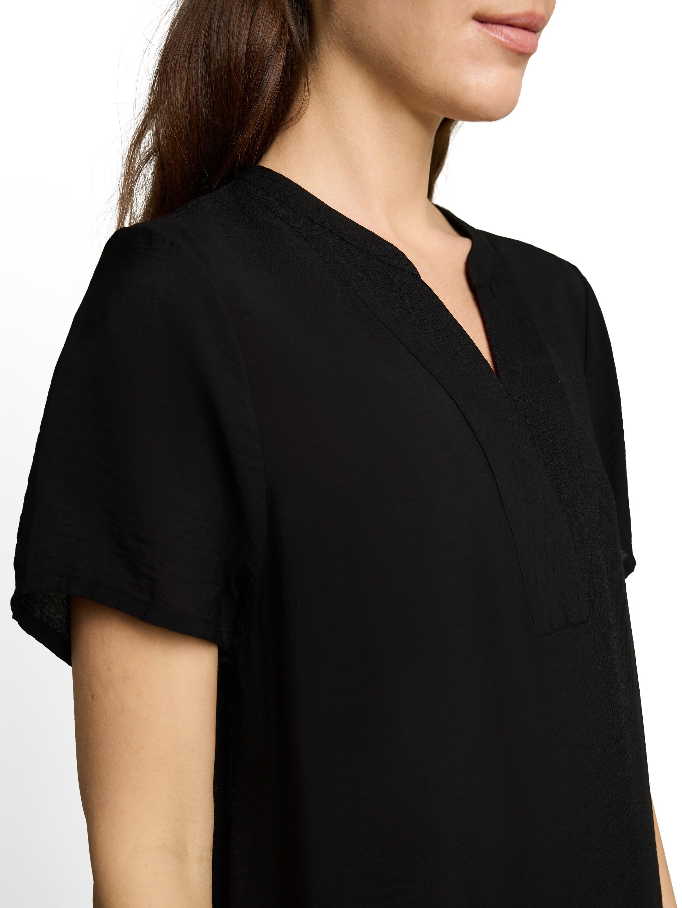 Kleid mit V-Ausschnitt
