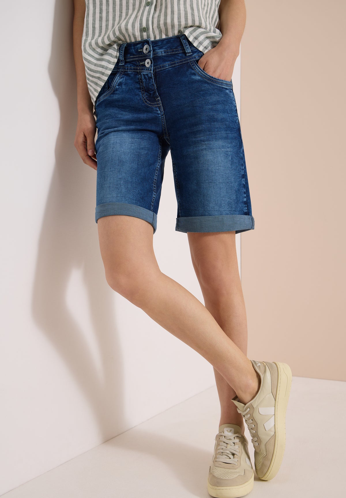 Slim Leg Jeansshorts im Casual Fit