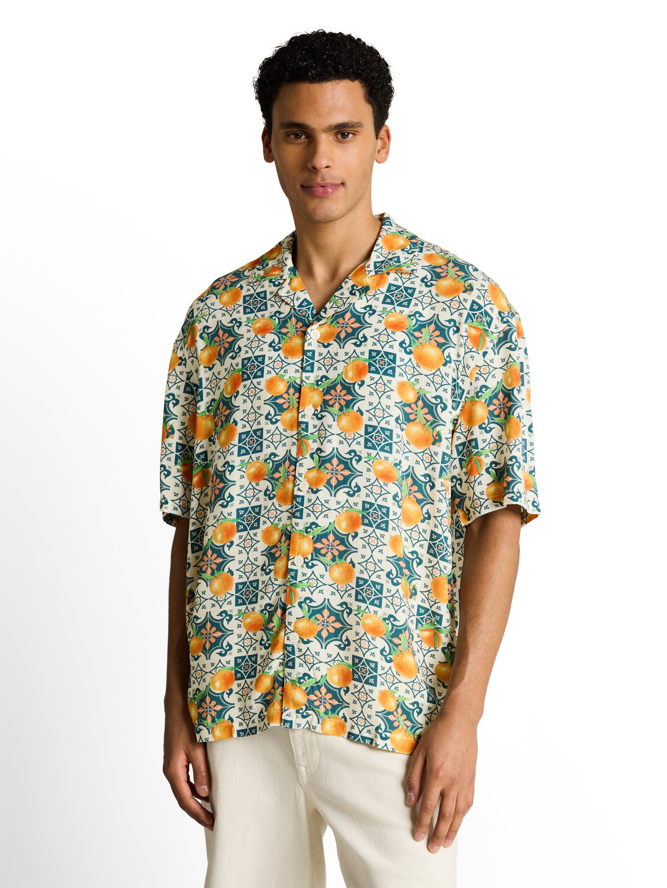 Loose Fit Resort Kurzarmhemd mit Rückenprint