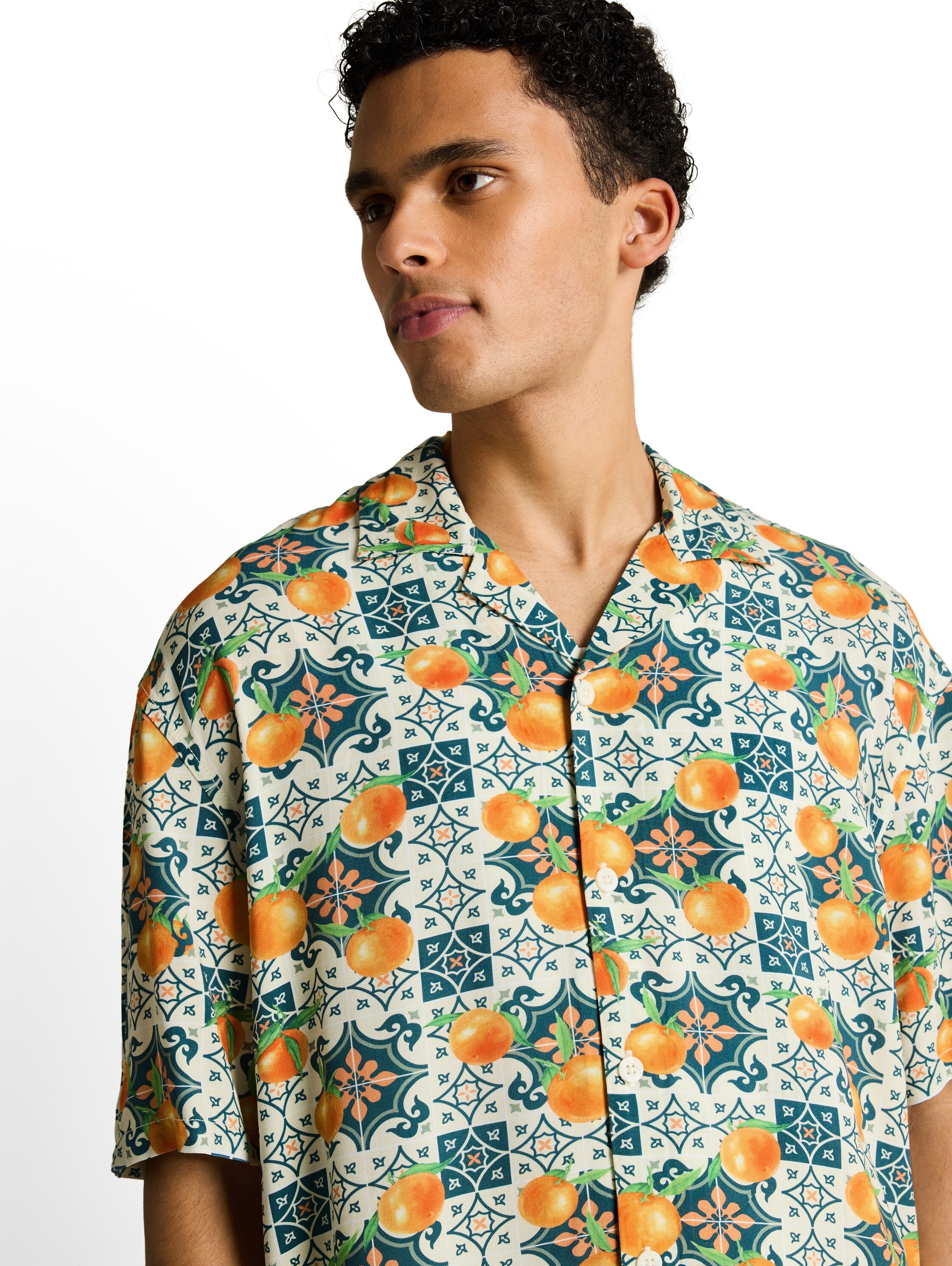 Loose Fit Resort Kurzarmhemd mit Rückenprint