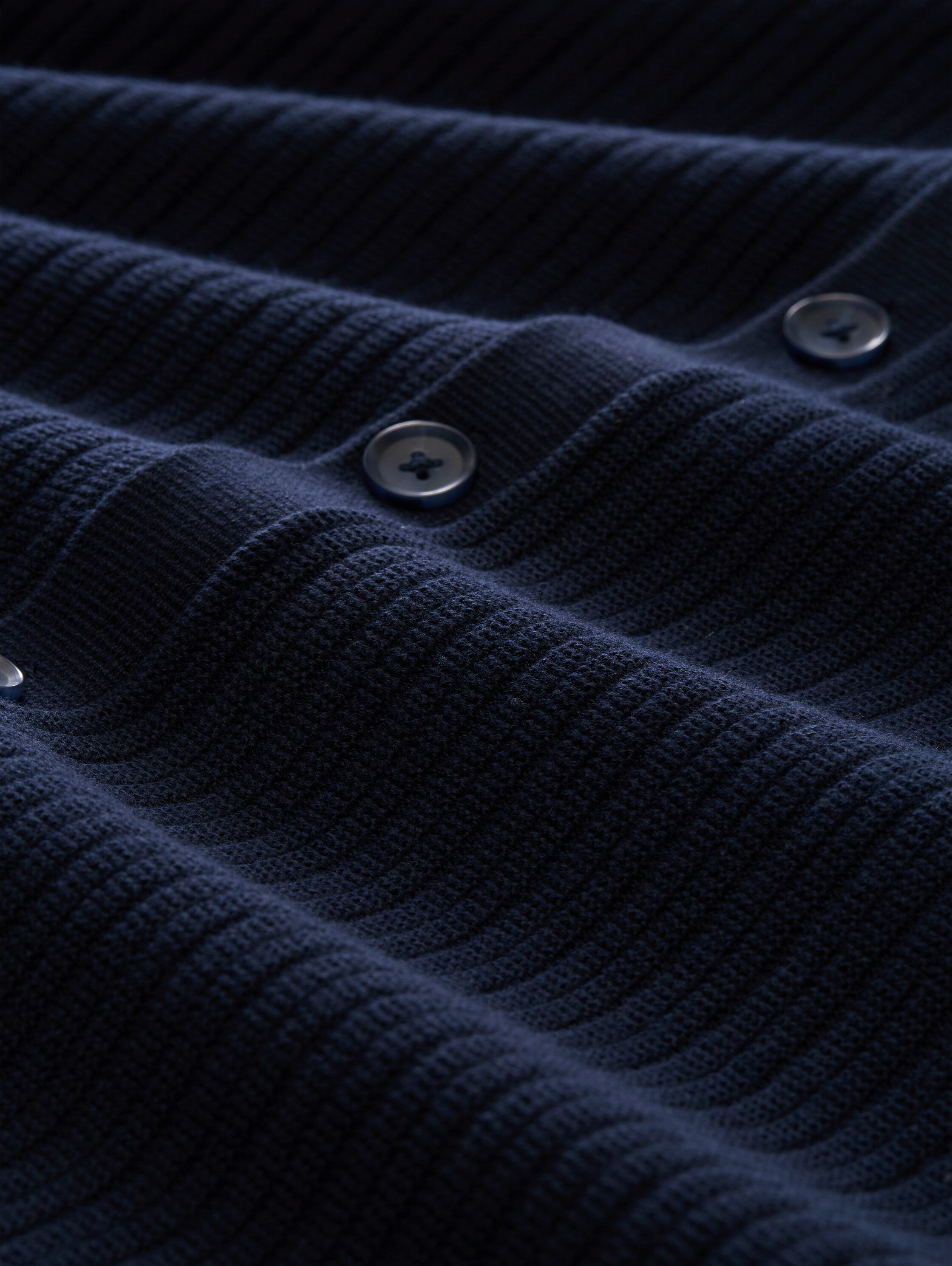 Strickjacke mit Polokragen